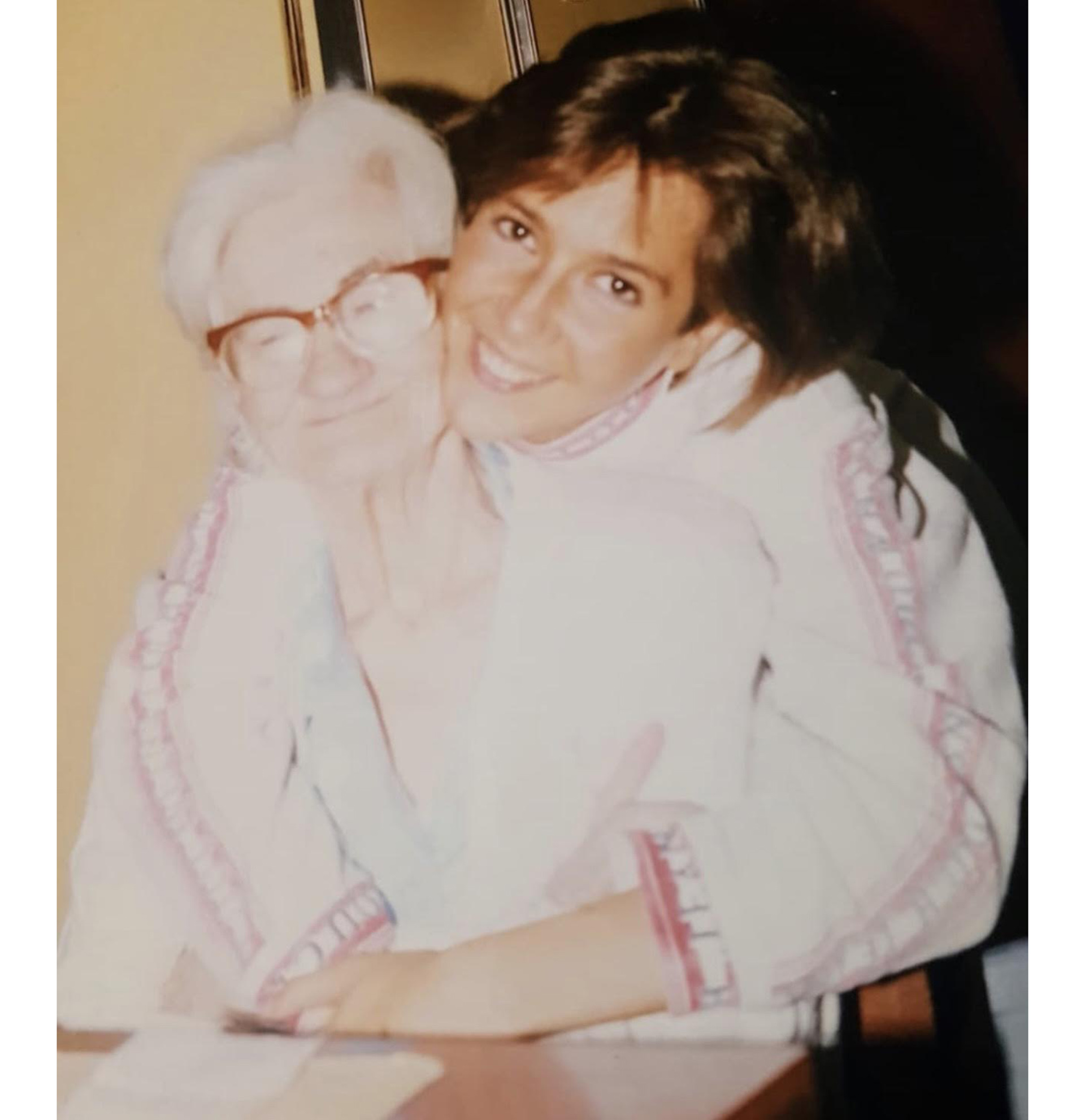 Cristina Pérez y su abuela Amparo