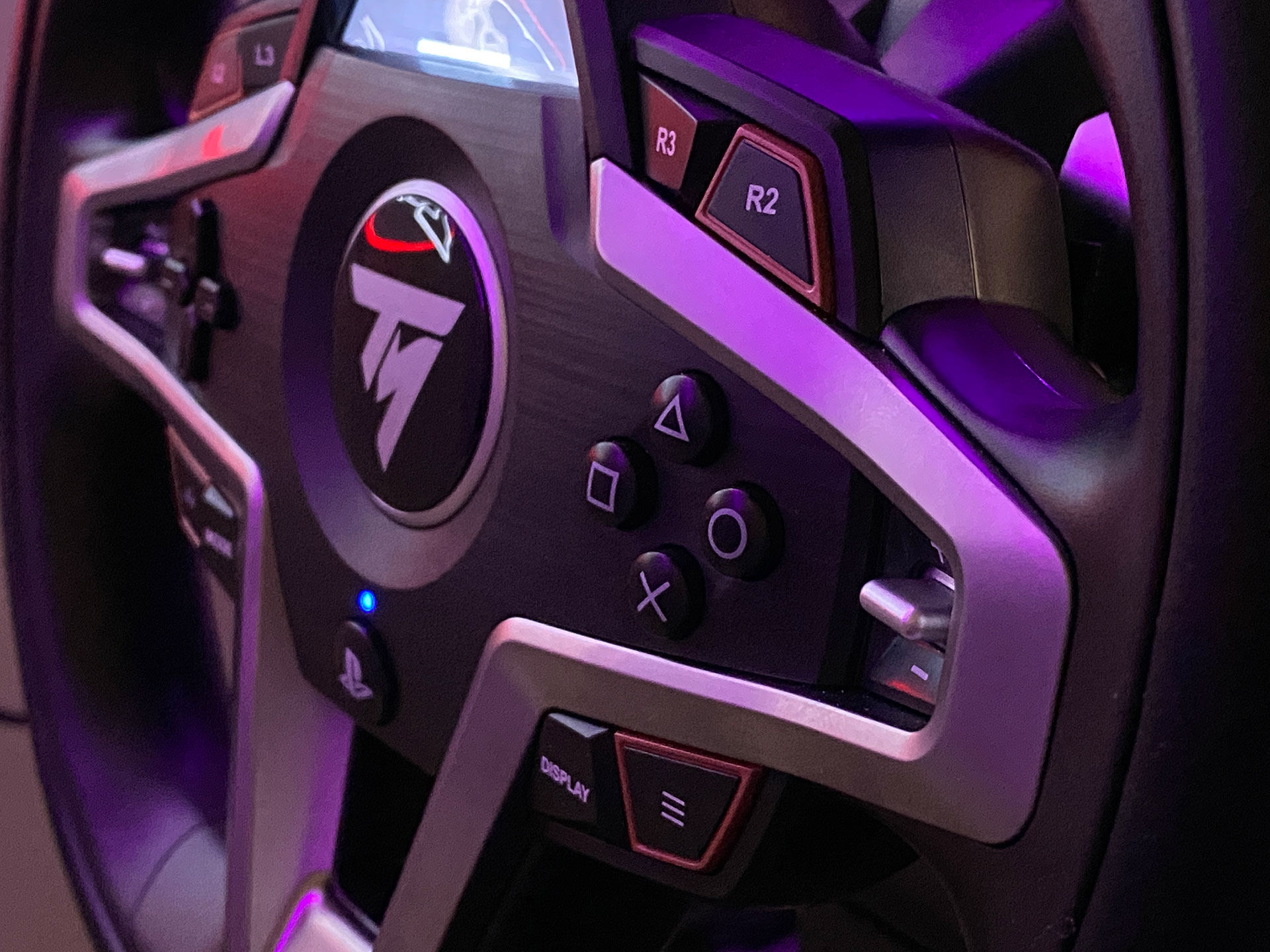 T248: Thrustmaster presenta volante y pedales 