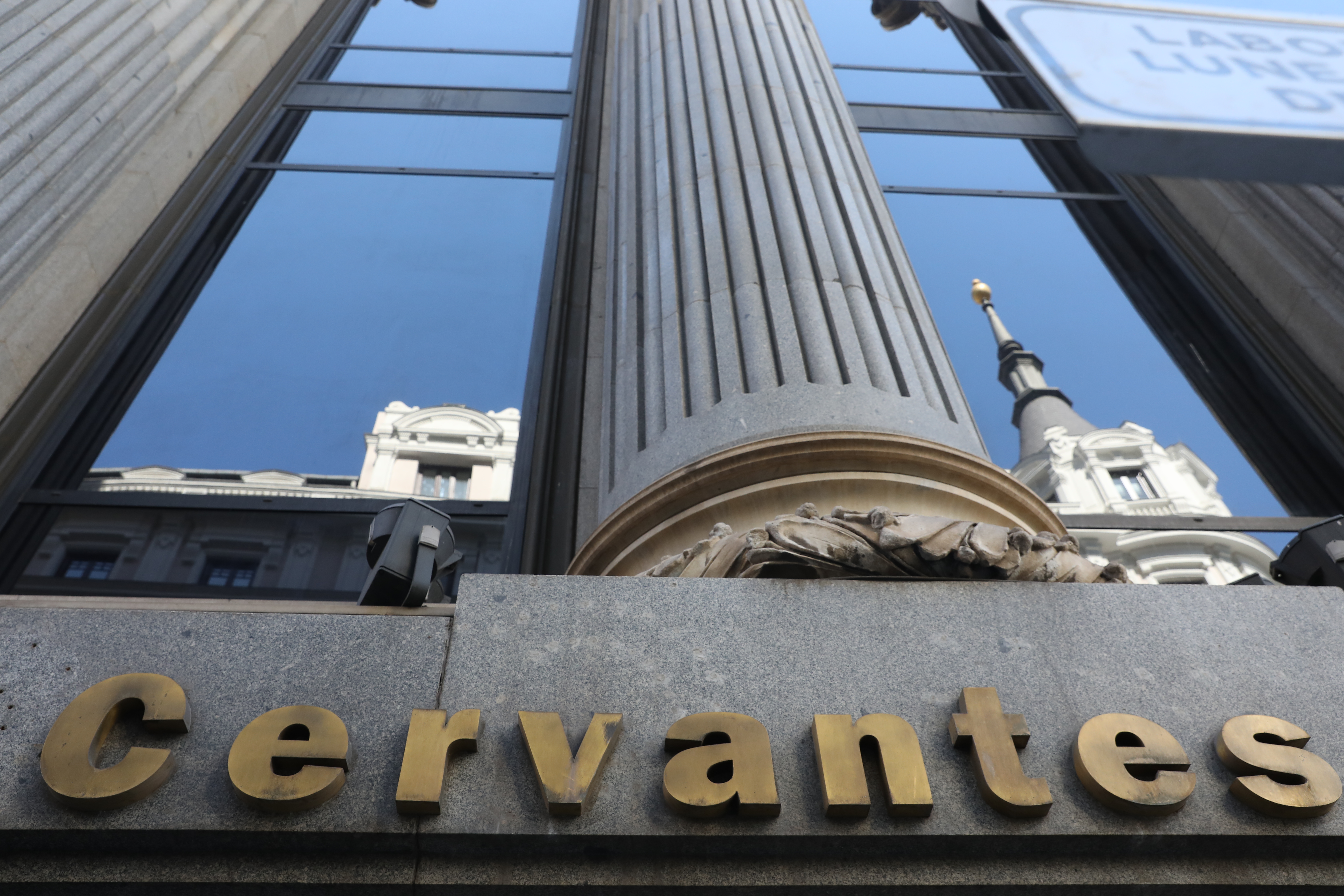 Fachada del Edificio de las Cariátides, sede del Instituto Cervantes, en Madrid (Marta Fernández Jara - Europa Press)
