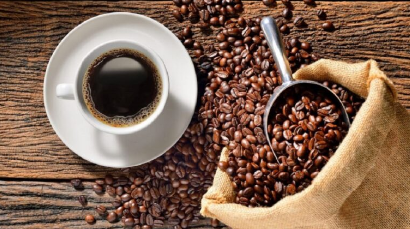 Los beneficios de beber café sin azúcar, desde mejor actividad cerebral hasta prevención de infartos