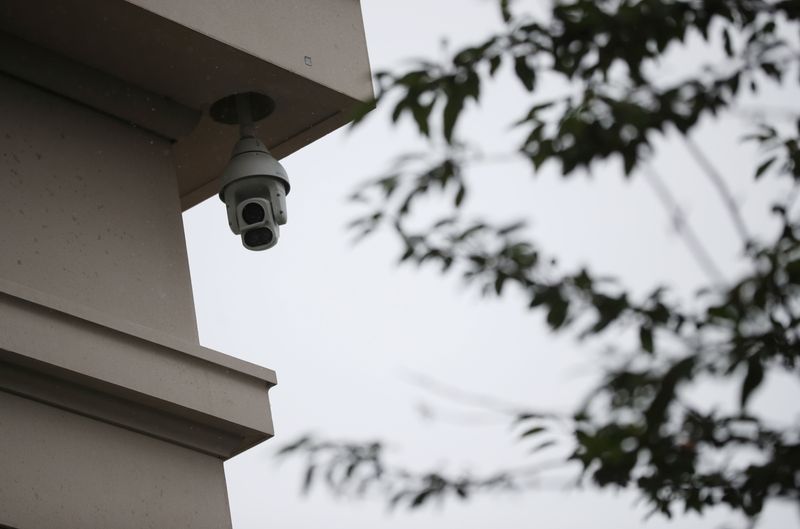 Reino Unido retirará los equipos de vigilancia de fabricación china de algunos edificios