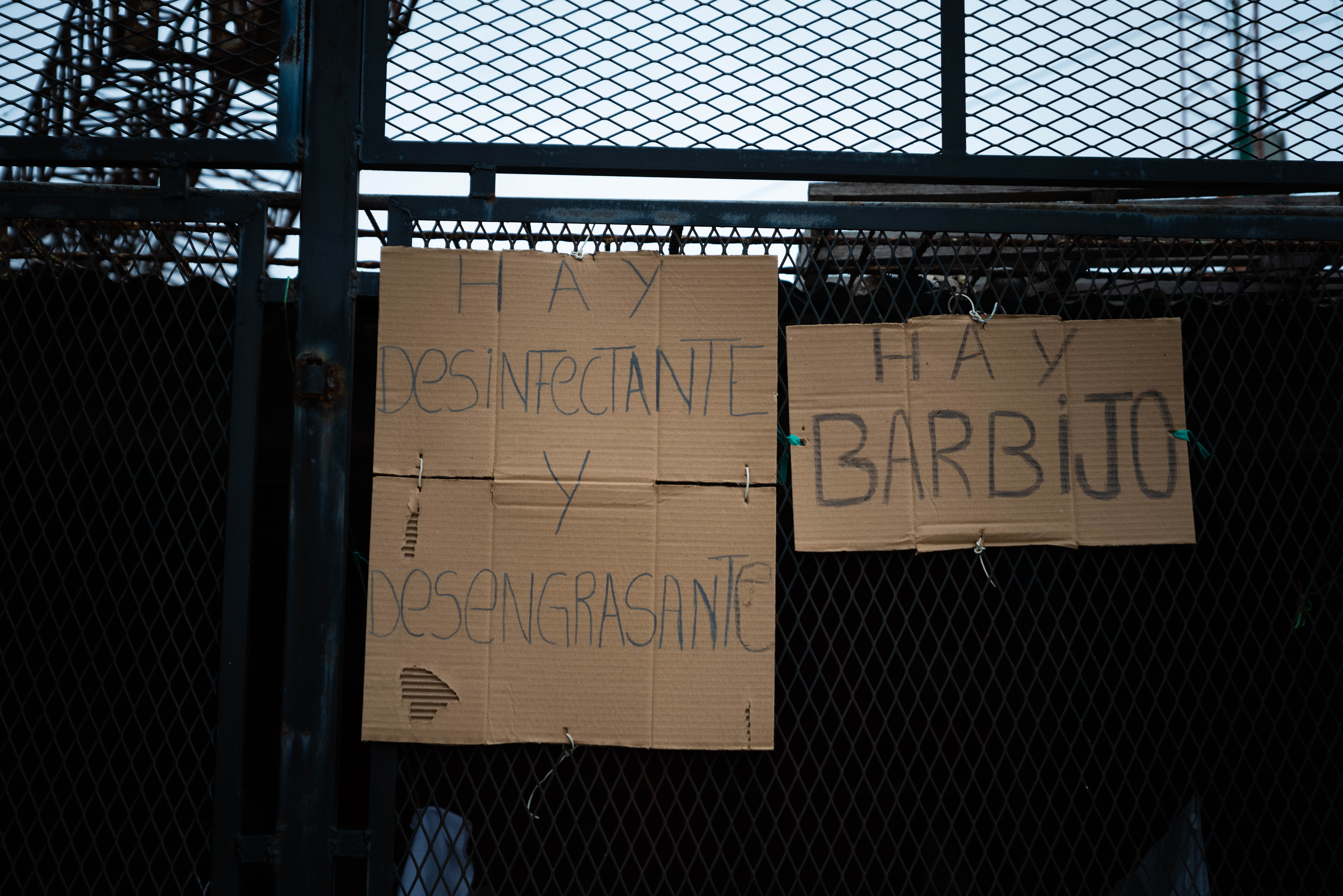 Dentro del barrio los pocos comercios existentes permanecen abiertos