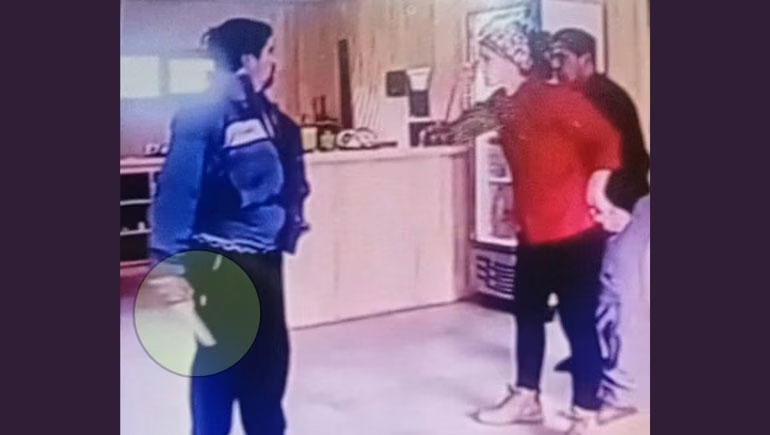 Se conocieron im&aacute;genes de la violenta pelea entre el intendente de un pueblo de Neuqu&eacute;n y su antecesor
