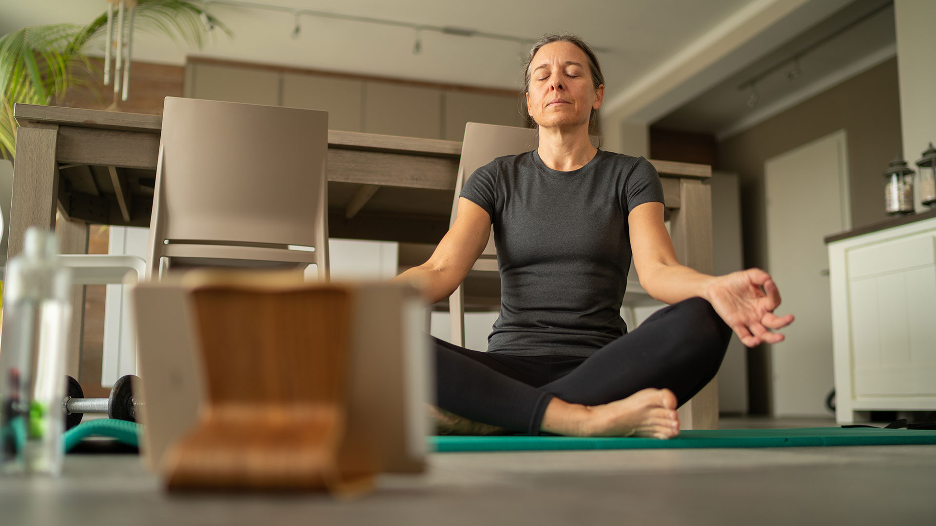 La práctica de la meditación de atención plena puede generar cambios en el cerebro para tener más concentración en el presente (Getty Images)