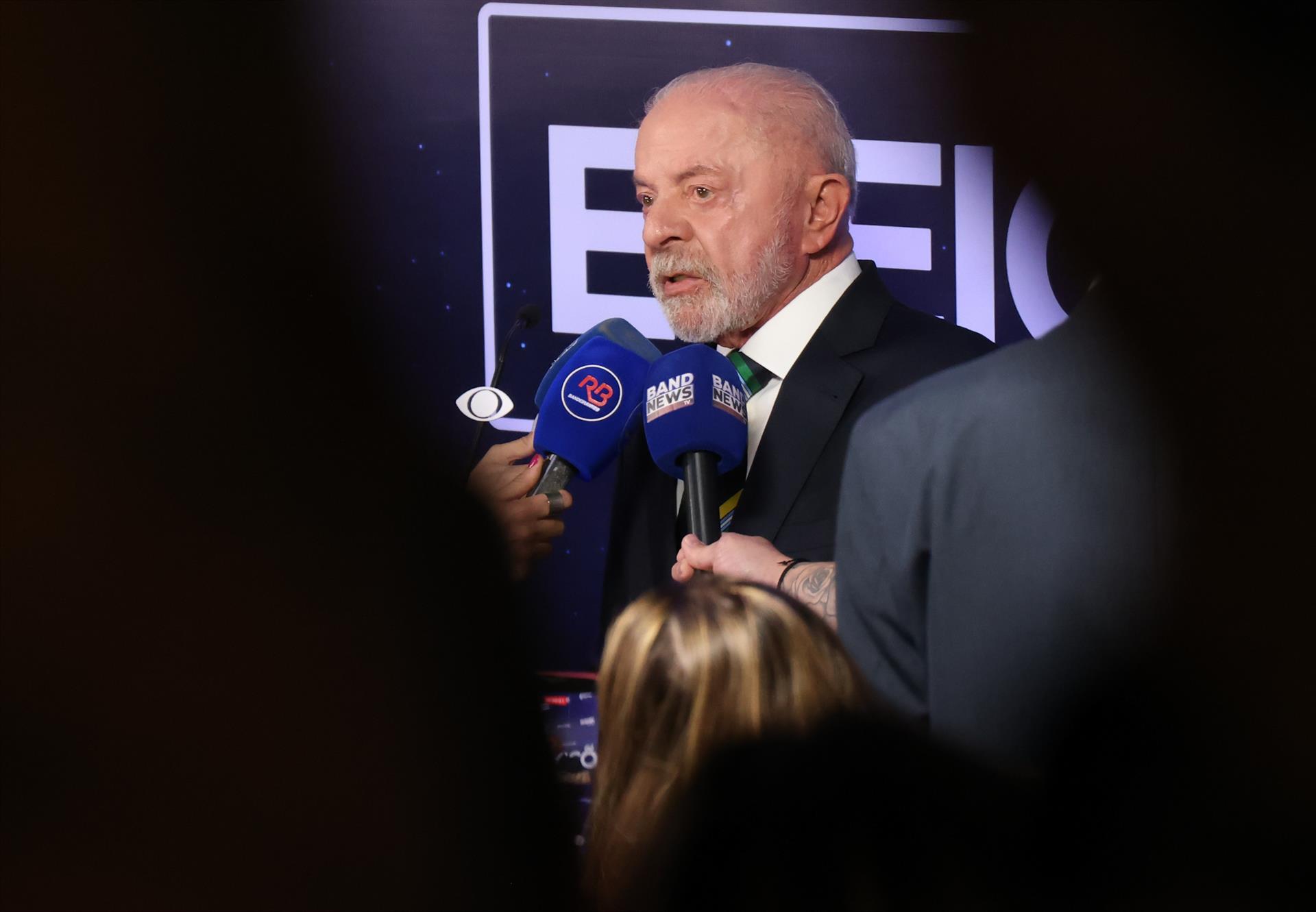 Lula y Flávio Bolsonaro disputan una elección clave para Brasil: "La batalla digital va a ser clave en esto"
