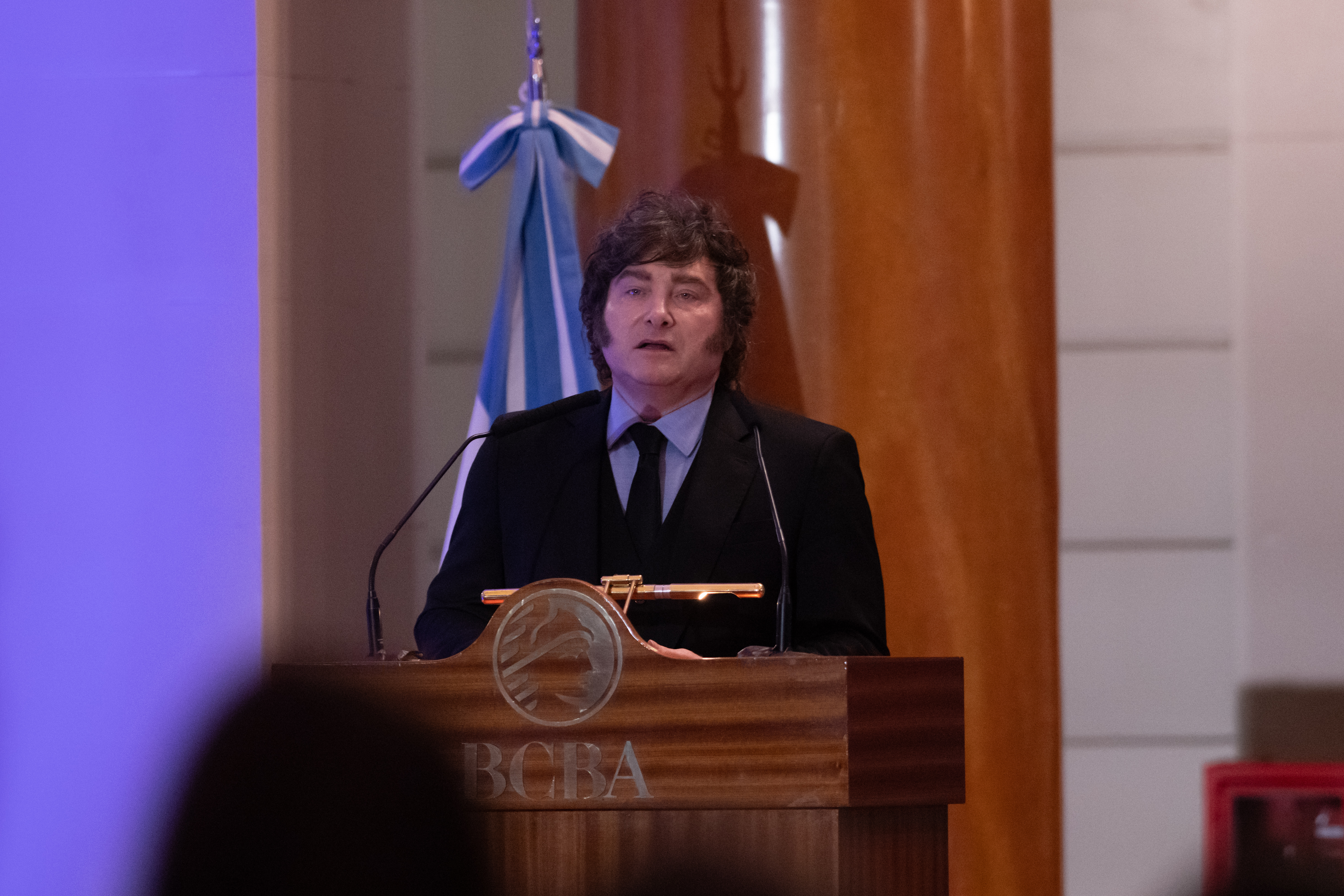 "Si no te gusta, andate a Cuba": Milei defendi&oacute; al liberalismo y se cruz&oacute; con un asistente en pleno discurso