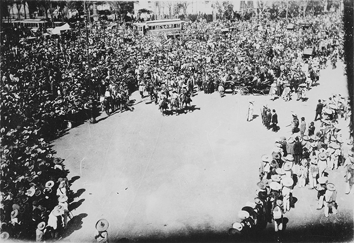 Llegada de Emiliano Zapata a la Plaza de la Constitución (Foto: AHUNAM)