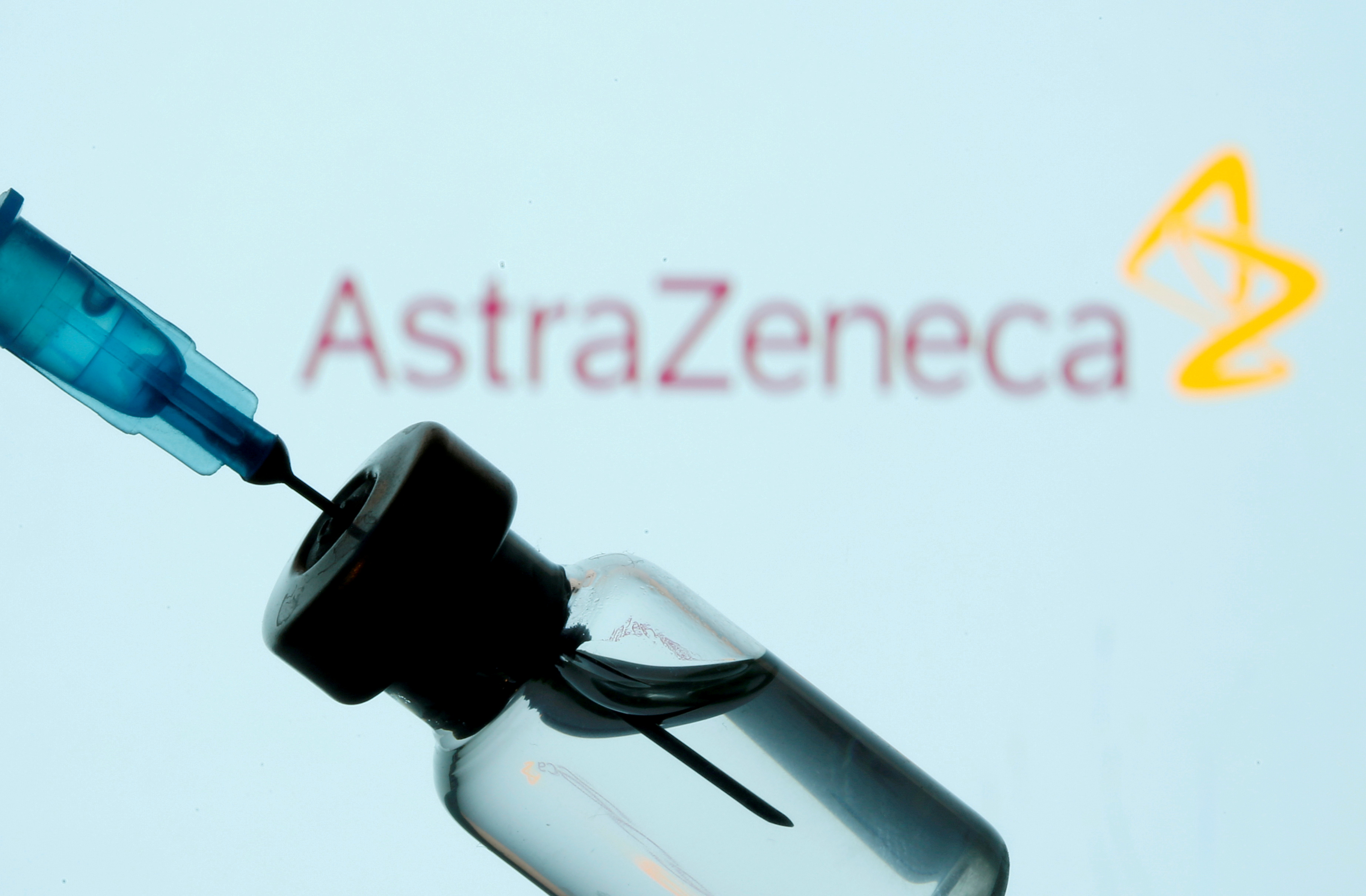 La vacuna de AstraZeneca demostró una eficacia del 76% con primera dosis y un 82% ante la segunda a los 3 meses (Reuters) 