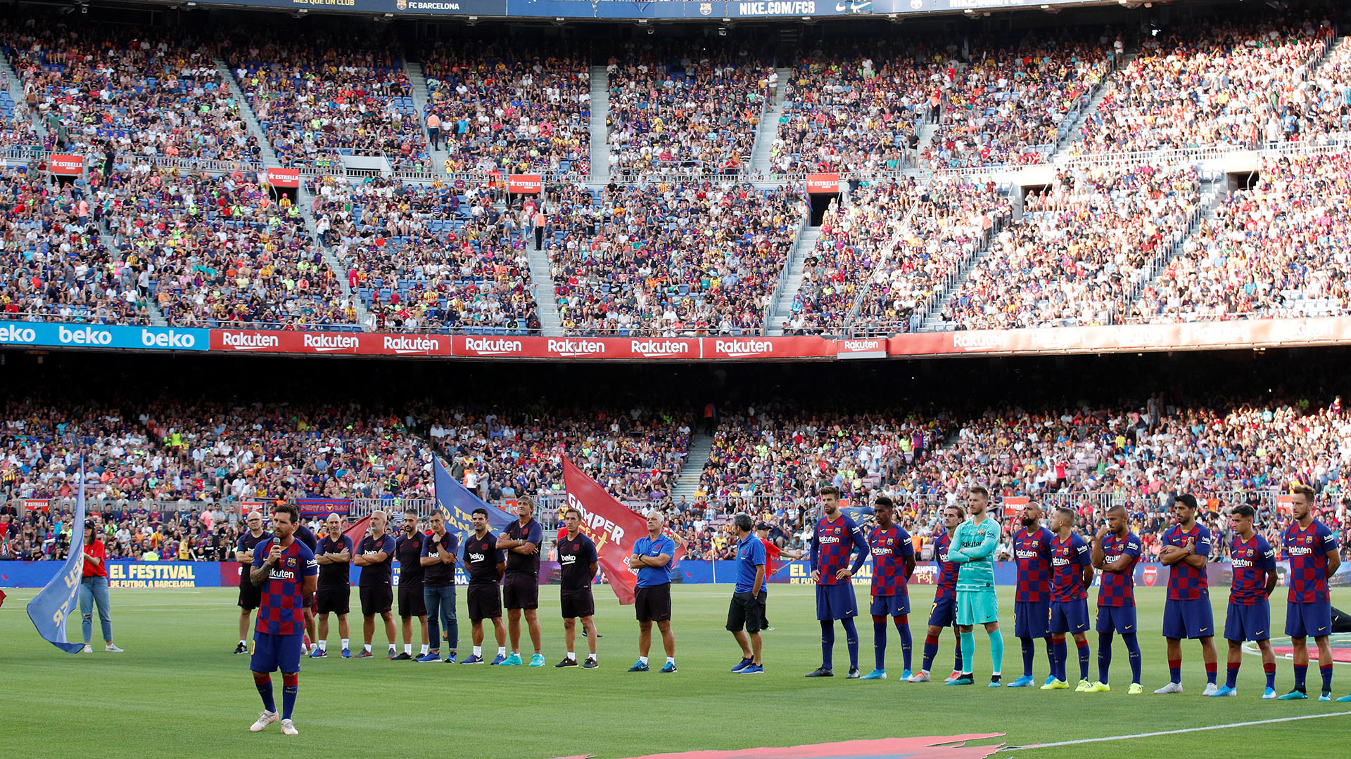 El Gobierno de España confirmó el regreso del público a los estadios (Foto: REUTERS)