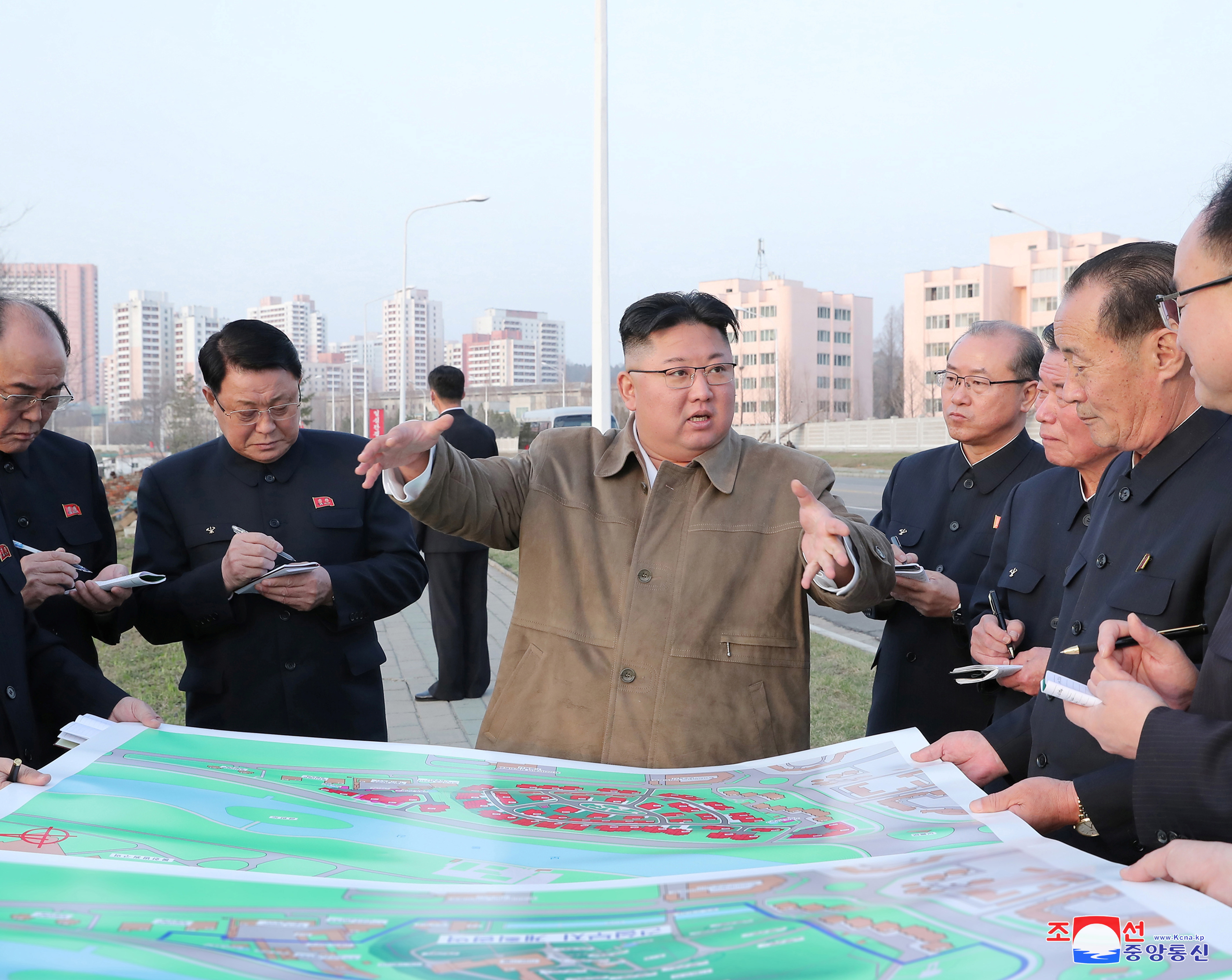 Kim Jong-un utiliza los medios de comunicación para transmitir sus argumentos en contra de las vacunas contra el COVID-19