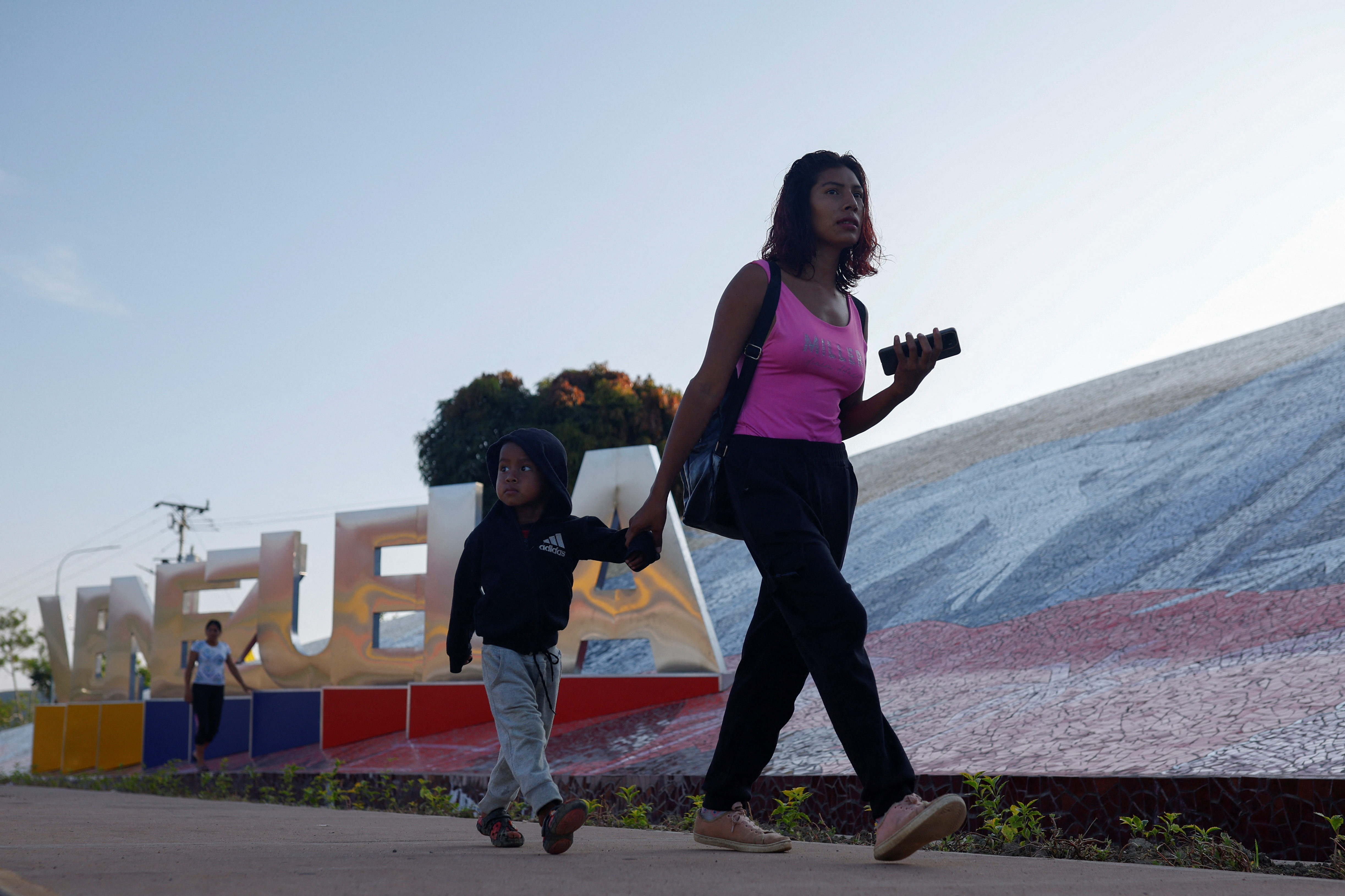 Brasil se prepara para lidiar con un aumento del flujo de migrantes venezolanos