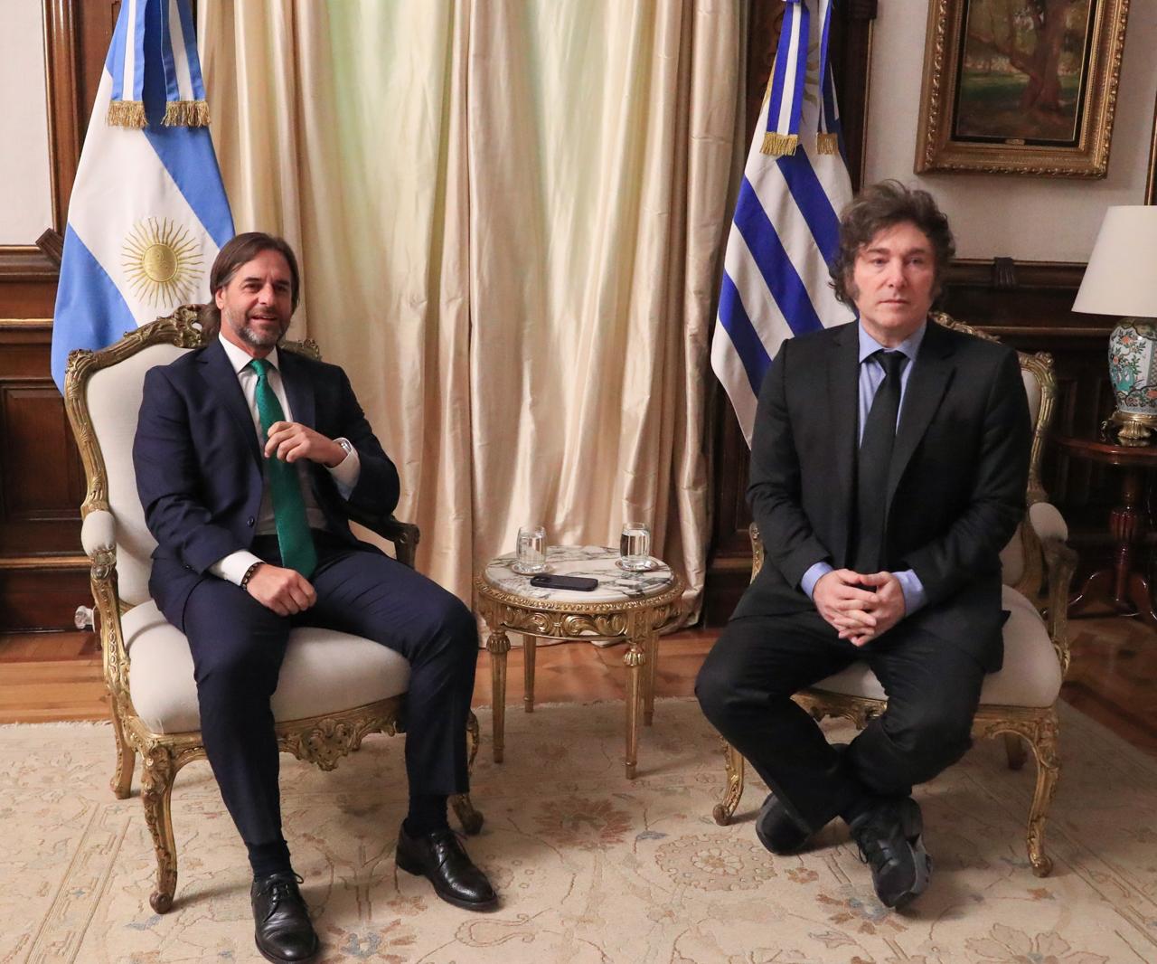 Javier Milei recibió a Lacalle Pou en la Casa Rosada después de las tensiones por su ausencia en la cumbre del Mercosur