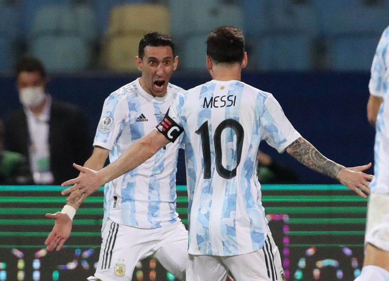 Ángel Di María y Lionel Messi celebran tras marcar el tercer gol con el que Argentina ganó a Ecuador en Copa América. Estadio Olímpico, Goiania, Brasil. 3 de julio de 2021.
REUTERS/Amanda Perobelli