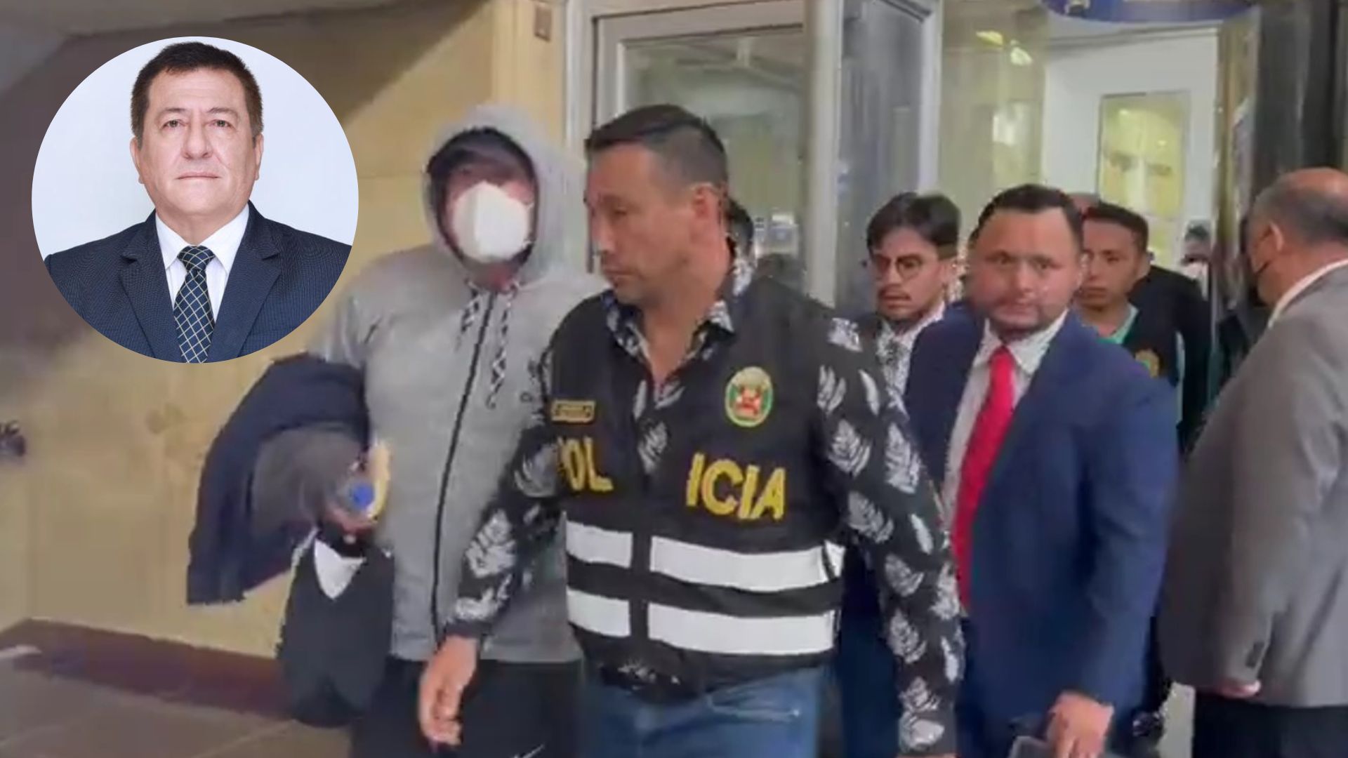 Hugo Chávez Arévalo arrived with his lawyers in the morning.