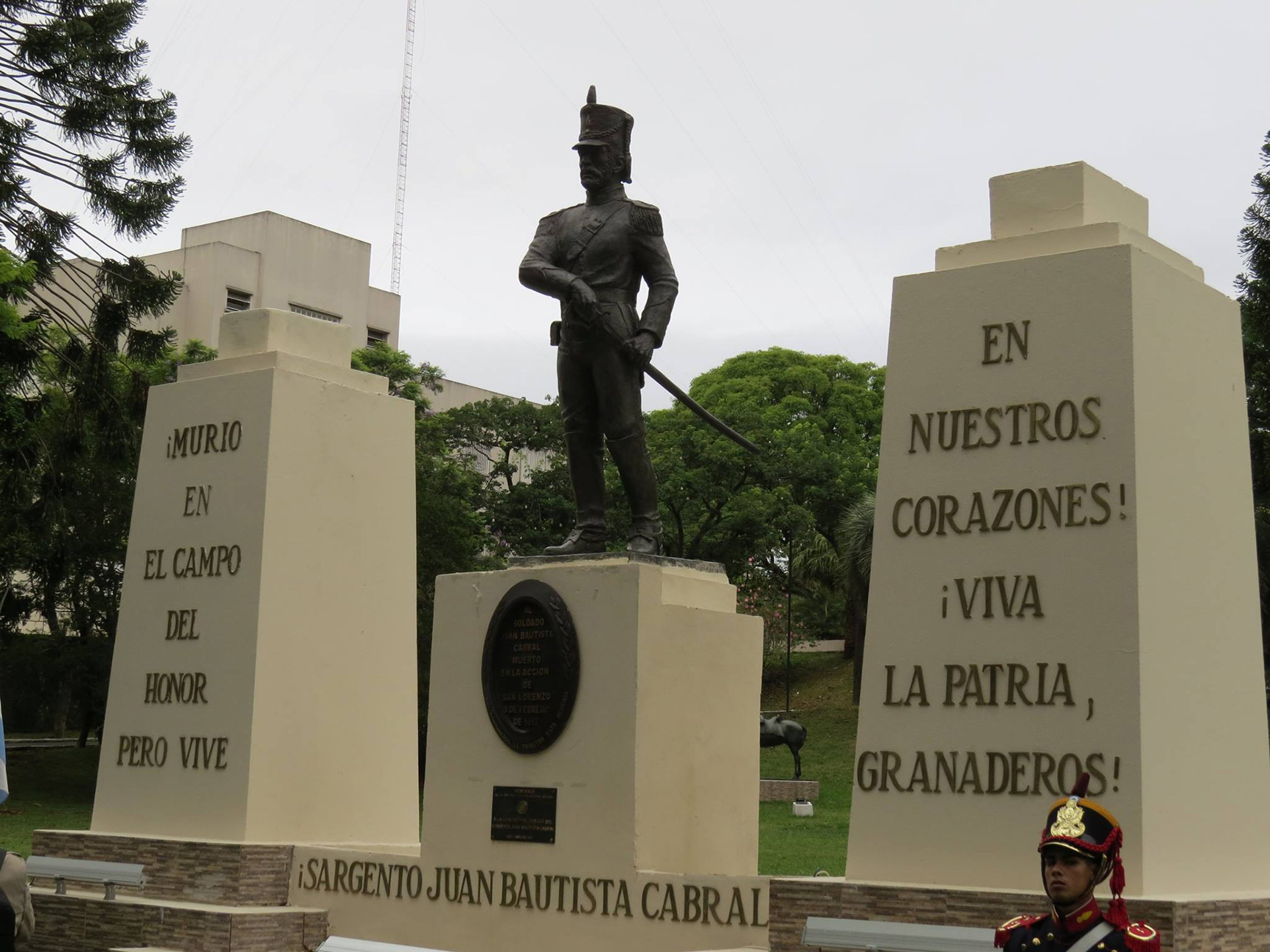 La Escuela de Suboficiales del Ejército Argentino lleva el nombre de Sargento Cabral, en homenaje al granadero que dio su vida para salvar la del General José de San Martín en el combate de San Lorenzo