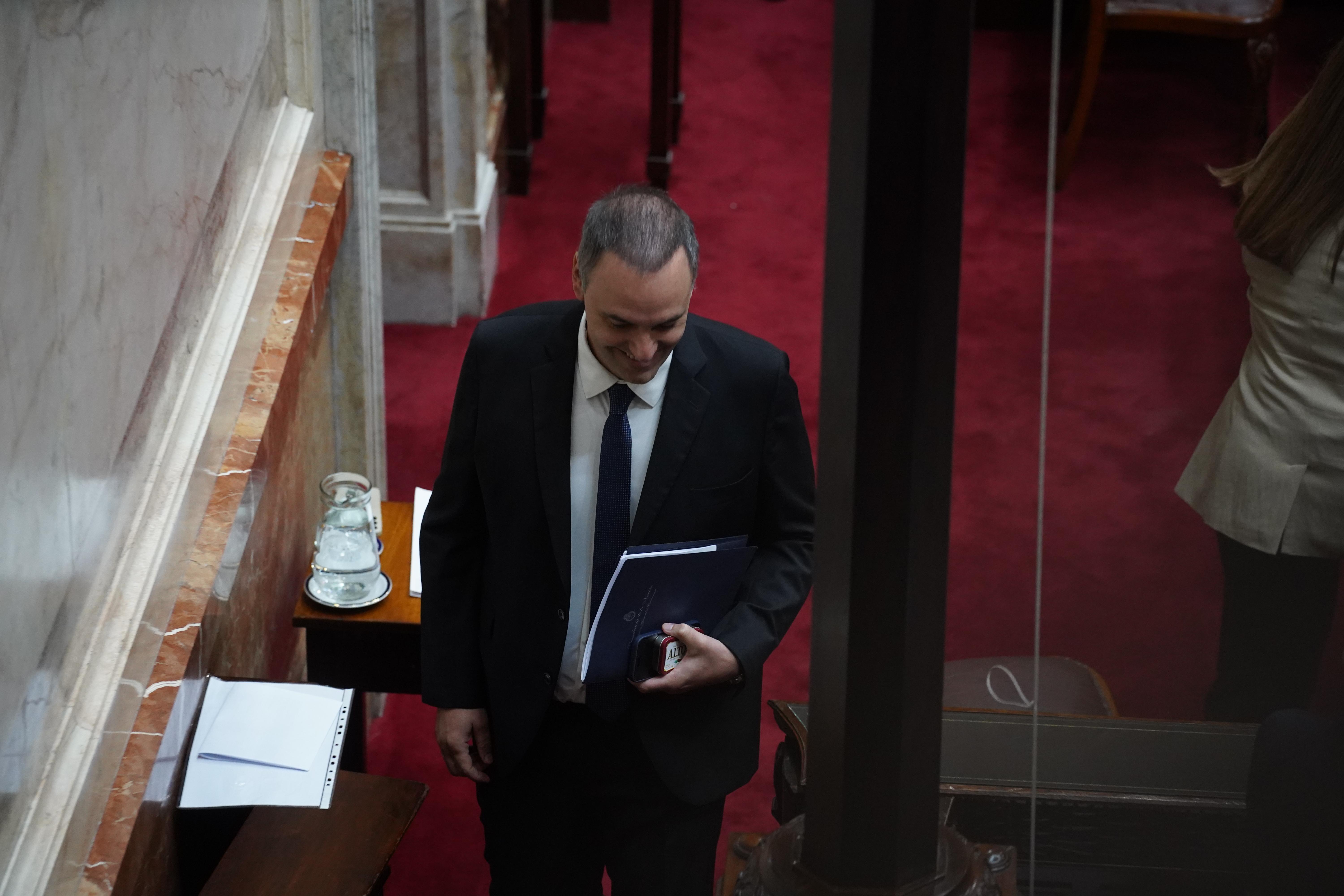 C&oacute;mo transita Adorni sus d&iacute;as m&aacute;s dif&iacute;ciles: recluido, con pocas reuniones, pero 