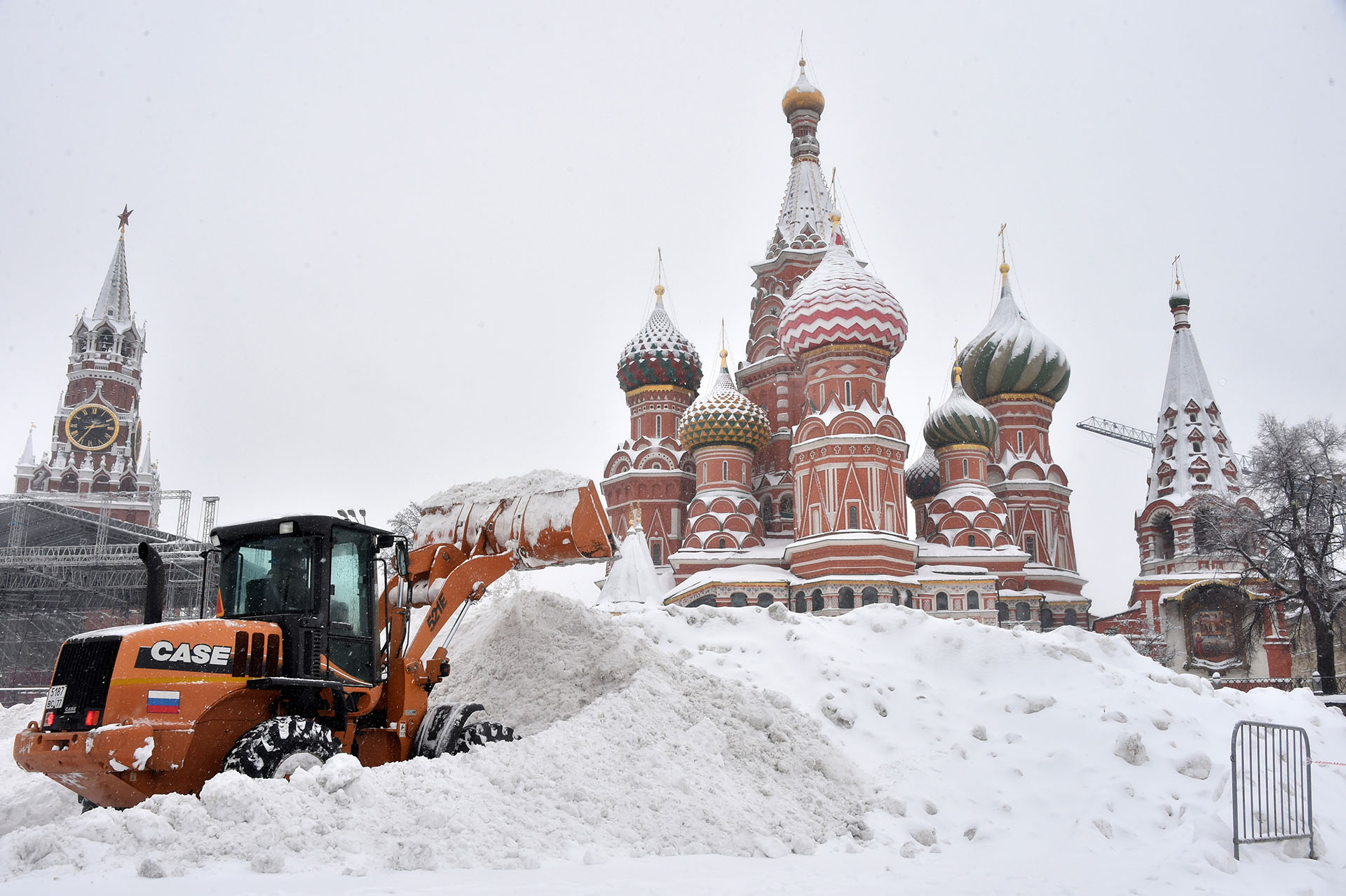 Vladimir Putin enfrenta dificultades crecientes en su frente interno   / AFP PHOTO / Vasily MAXIMOV