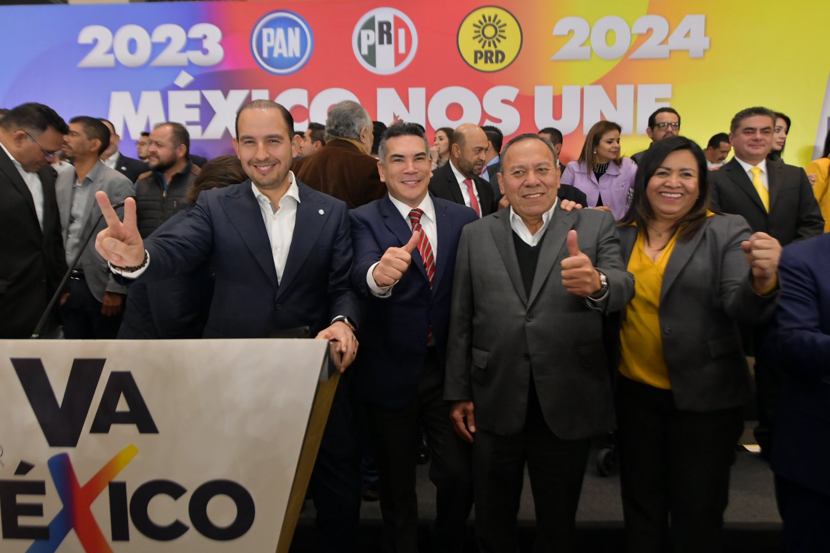 Rumbo a las elecciones del 2023 y 2024, la alianza Va por México repartirá las candidaturas entre los tres partidos (Foto: Twitter/@alitomorenoc)