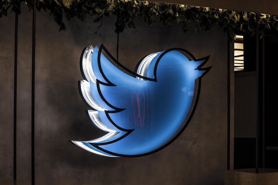 Logo de Twitter en una pared. (foto: La Fresca FM)