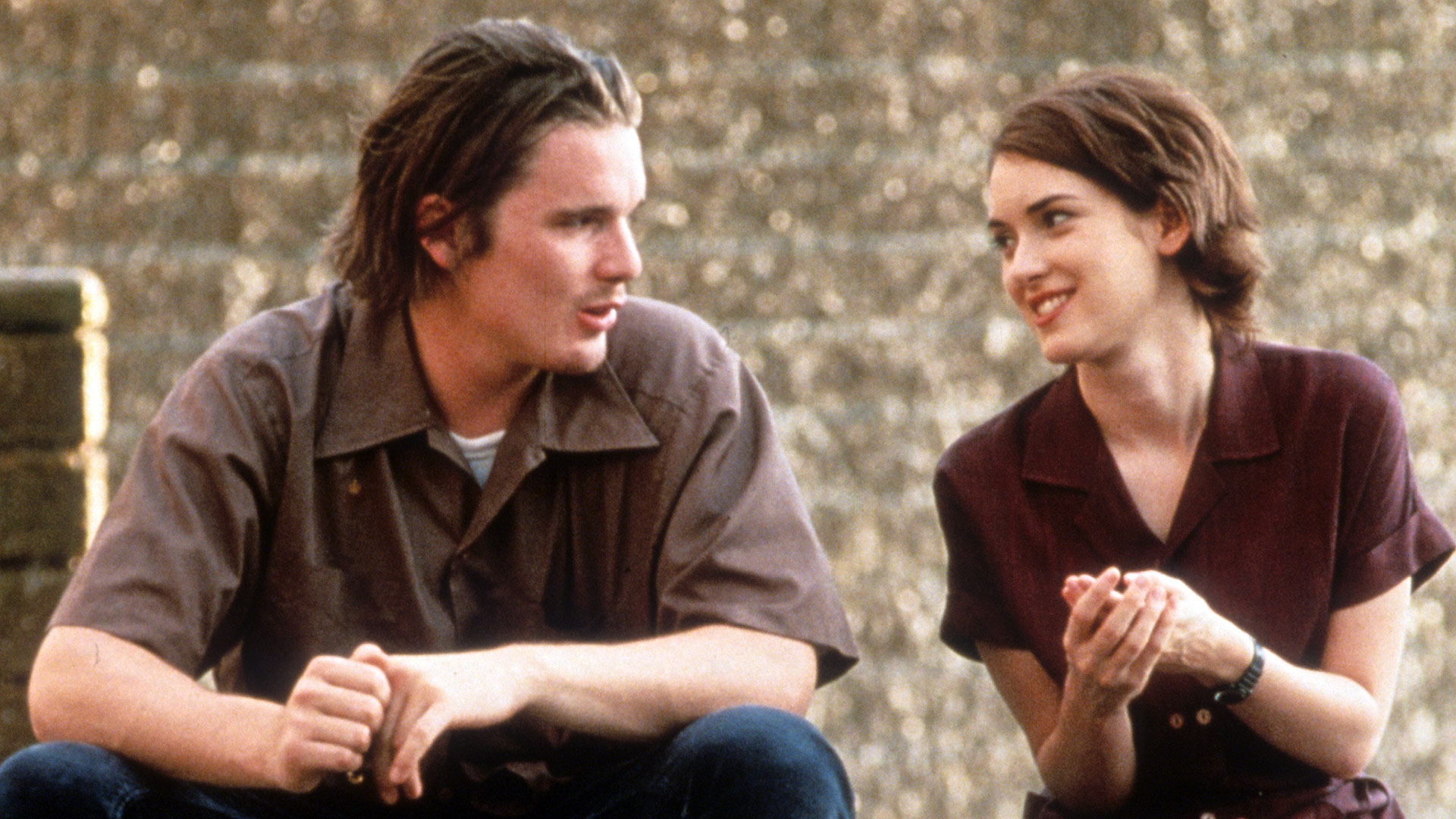Ethan Hawke con Winona Ryder en la película "La realidad duele" de 1994, que marcó la juventud de muchos.  (Imágenes universales/Getty)