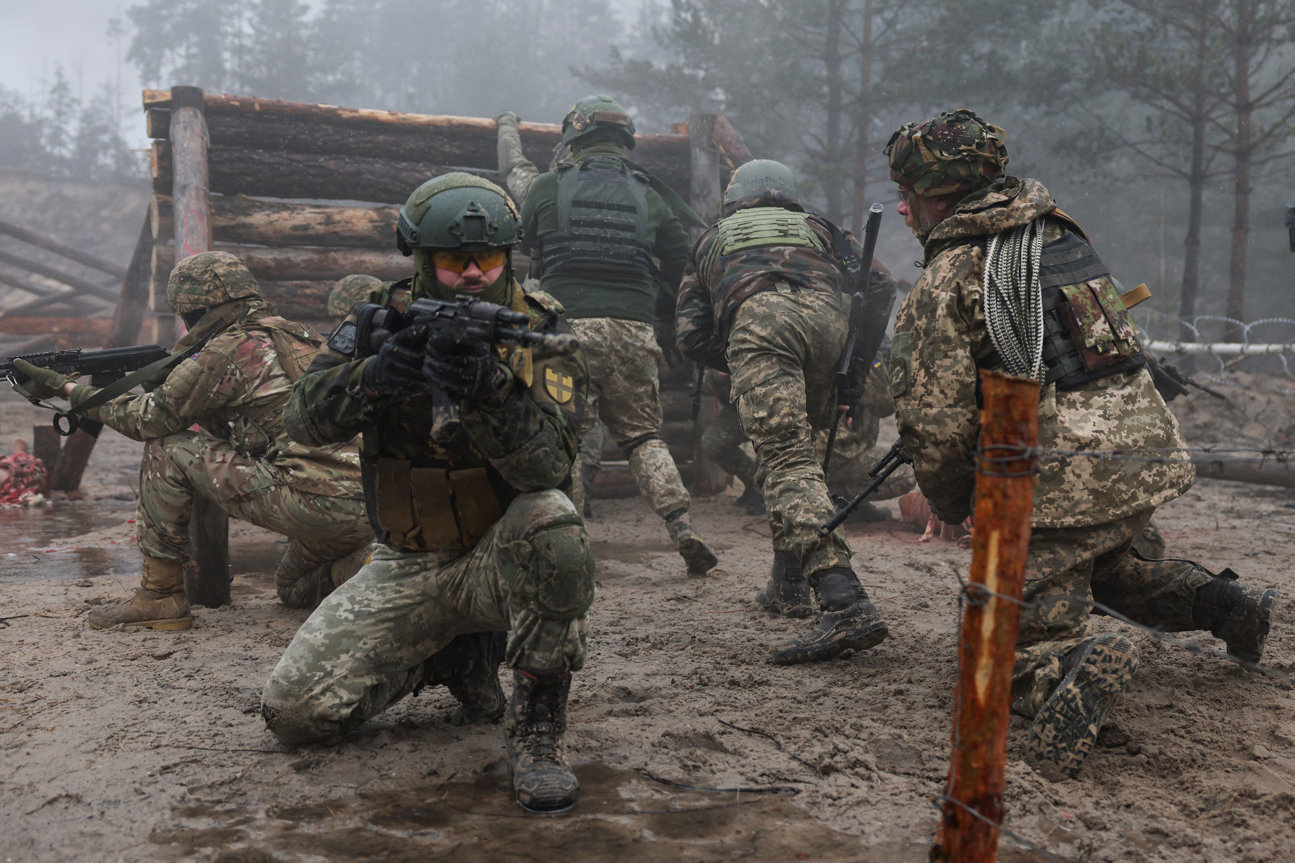 Tras repeler más de 100 ataques enemigos en Bakhmut, Ucrania prepara una contraofensiva inminente. (REUTERS)