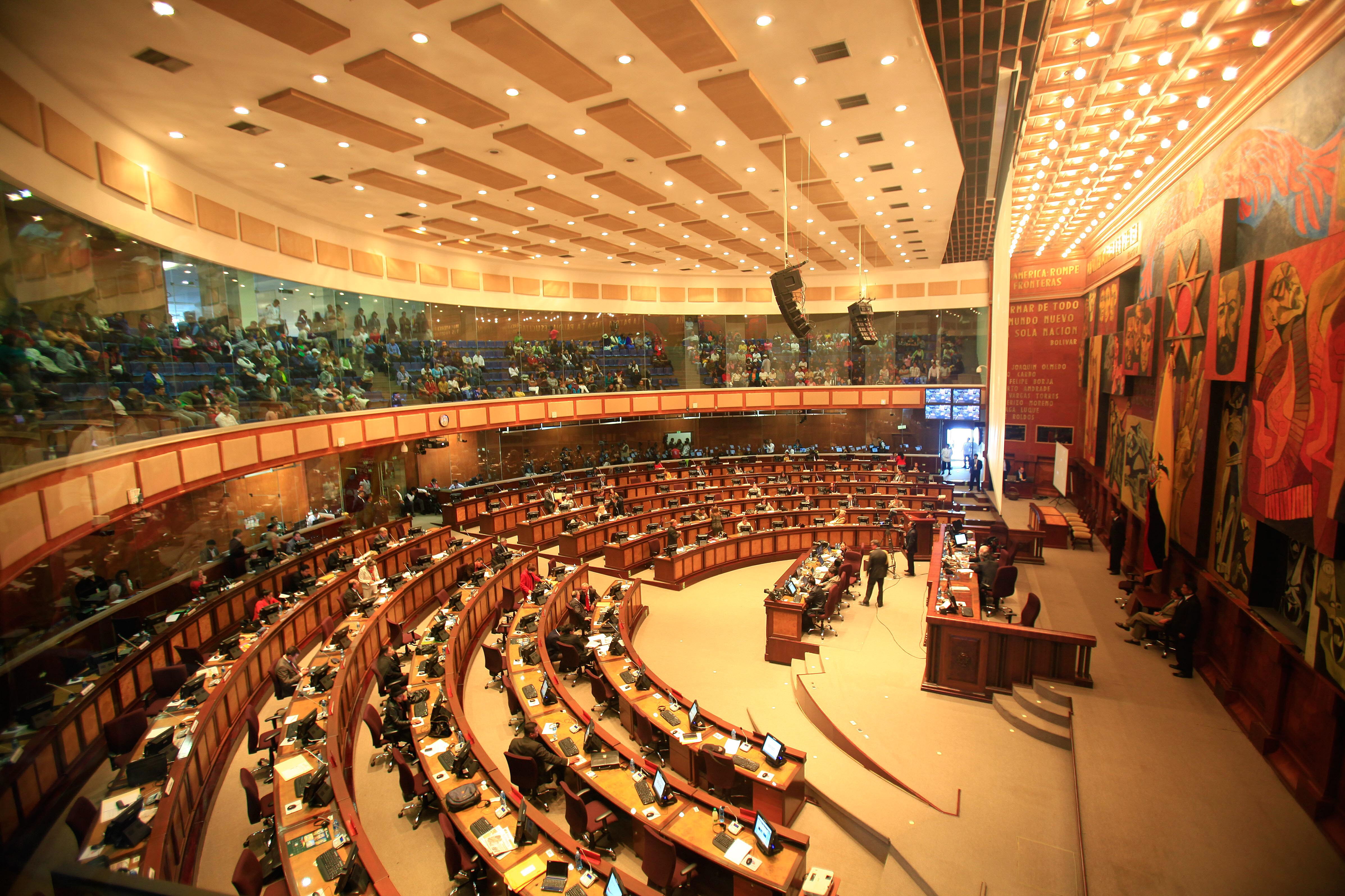 La Asamblea Nacional del Ecuador tiene poca aceptación popular. Los legisladores han pedido al presidente Guillermo Lasso que anticipe elecciones. (EFE/José Jácome)
