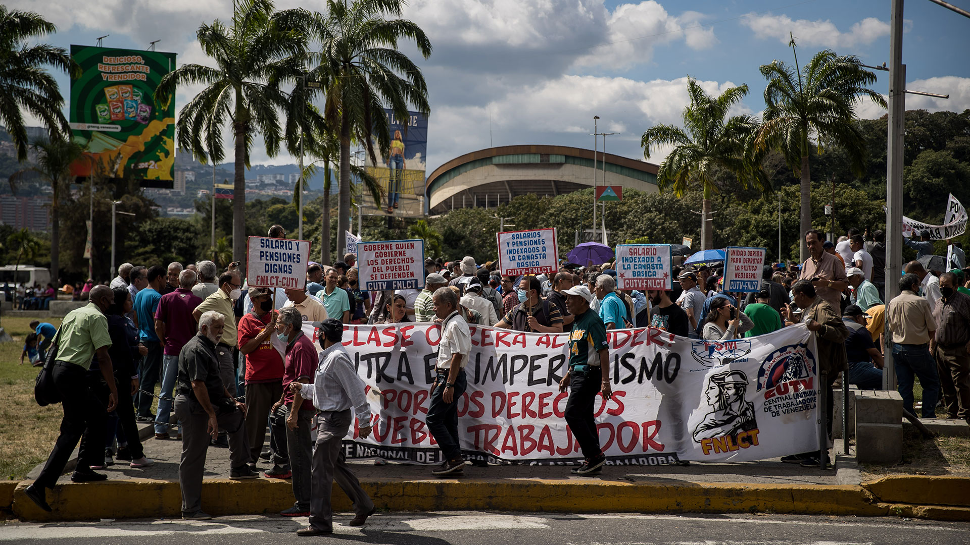 Trabajadores se movilizaron en Caracas y en distintos estados (EFE/Miguel Gutiérrez)