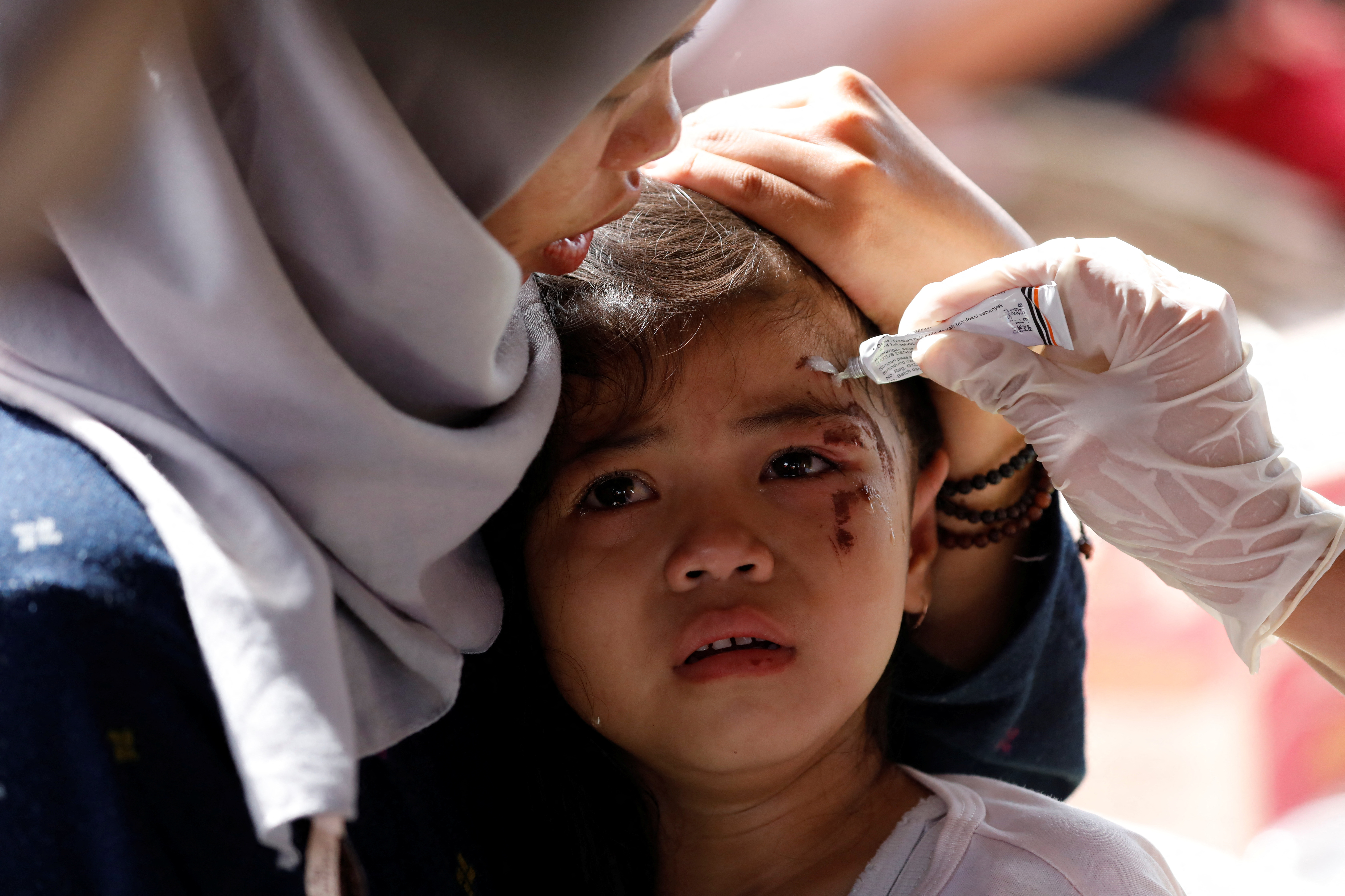 Un tercio de las víctimas son niños ya que el terremoto se produjo en pleno horario escolar (REUTERS)