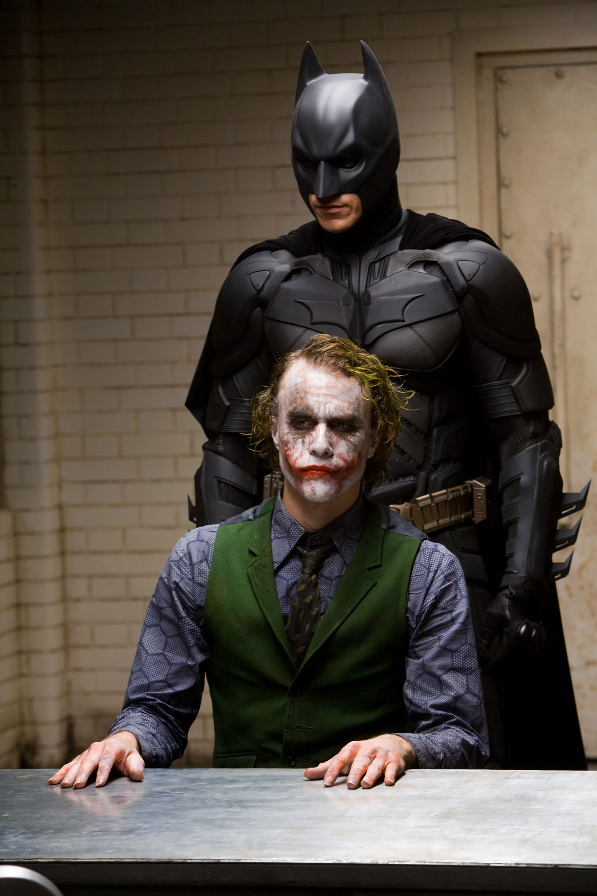 Christian Bale interpreta a "Batman" y Heath Ledger al Joker en "El Caballero Oscuro". (Warner Bros) 