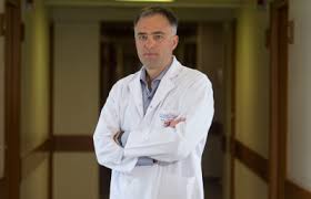 El doctor Miguel Discépolo, es nefrólogo y Jefe de Servicio de Trasplante del Hospital Español de Mendoza.