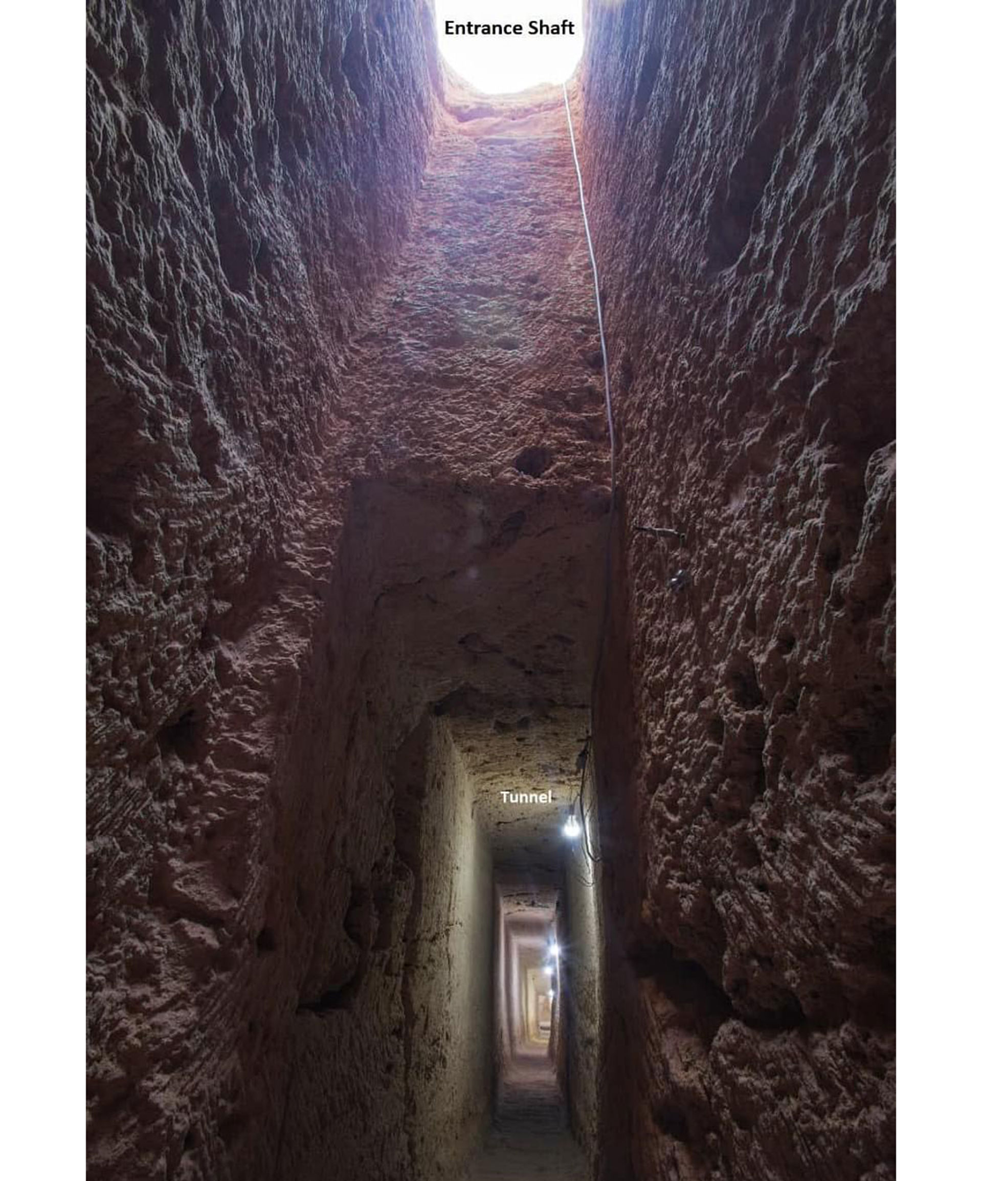 El ministerio de Turismo y Antigüedades de Egipto, explicó a través de un comunicado que el túnel se encuentra a 13 metros bajo tierra