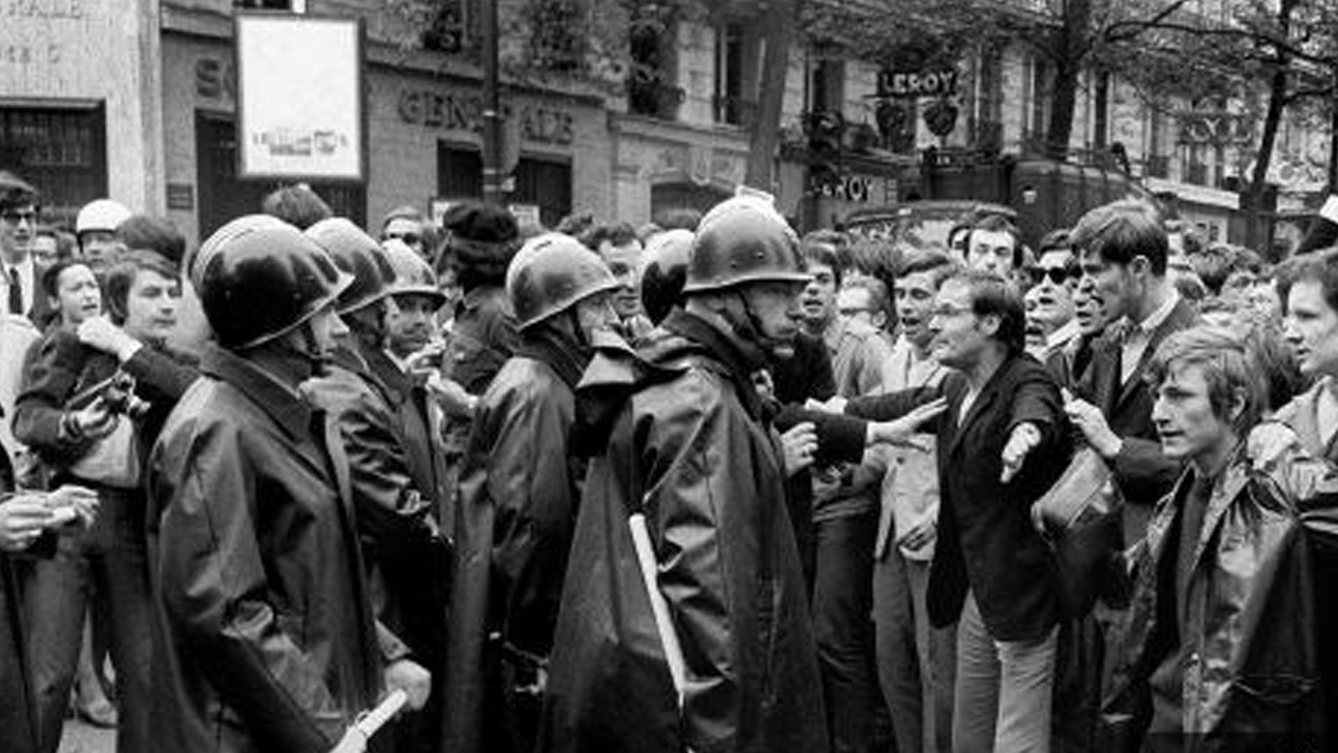 Las paredes de la rebelión hablan con pintadas y consignas que quedarán inscriptas en la historia: “La imaginación al poder”, grita una de ellas; “Prohibido prohibir”, exige otra (AFP)