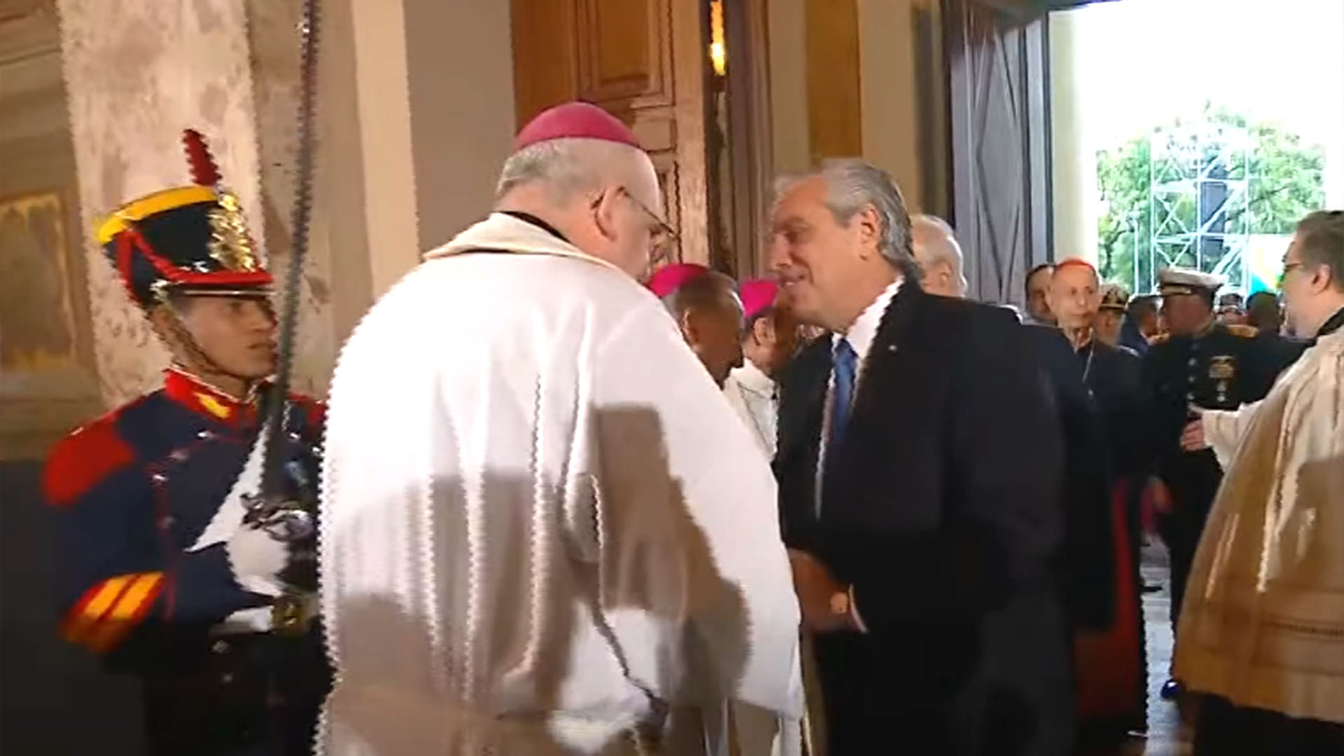 Mario Poli recibe a Alberto Fernández en la Catedral