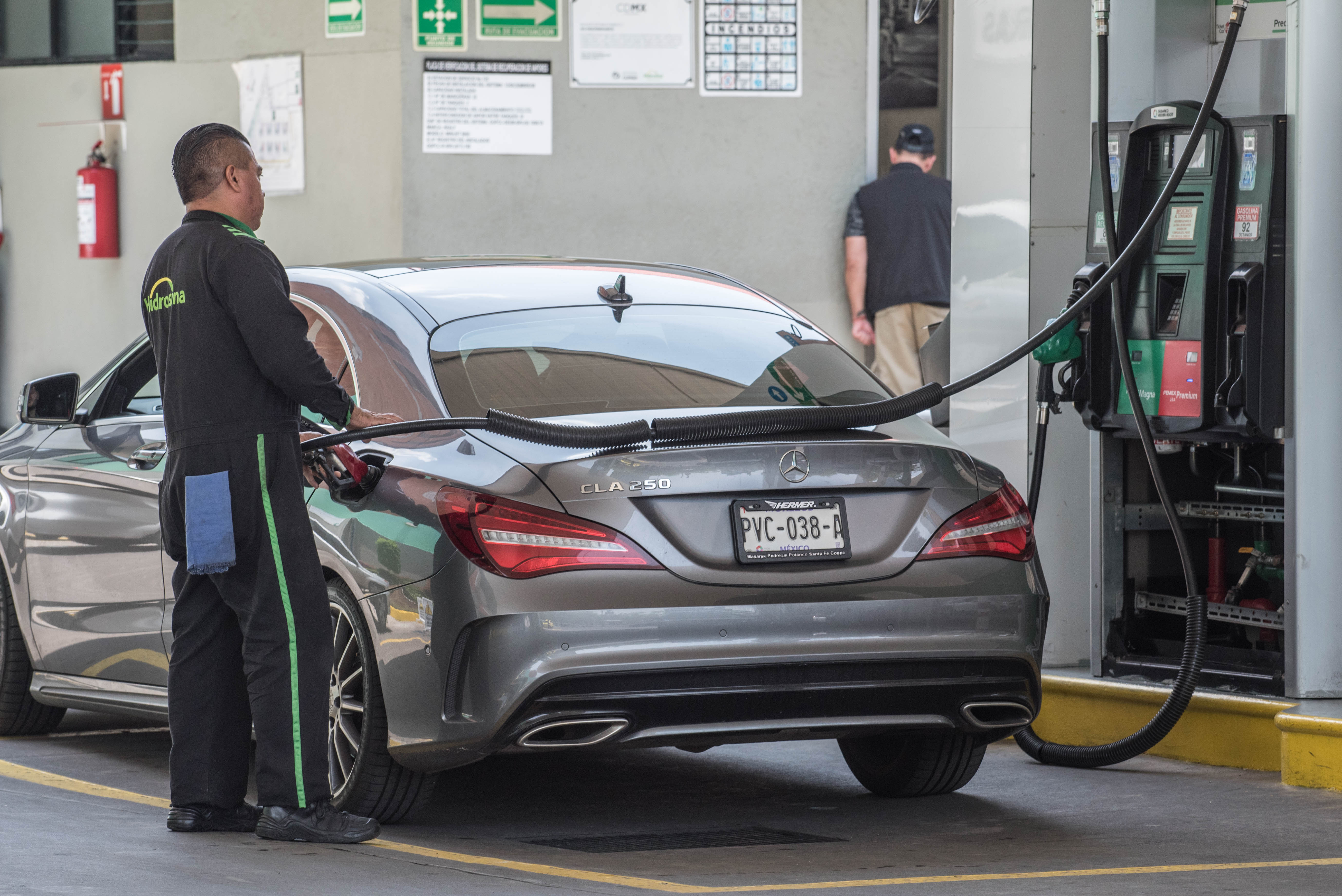MEXICO CITY, JUNE 08, 2019.- The Ministry of Finance and Public Credit (SHCP) recently eliminated the fiscal stimulus applied to the price of fuels, so motorists will pay the full quota of the Special Tax on Production and Services (IEPS) on gasoline premium which is $4.00 pesos from today to June 14.  PHOTO: MARIO JASSO /CUARTOSCURO.COM