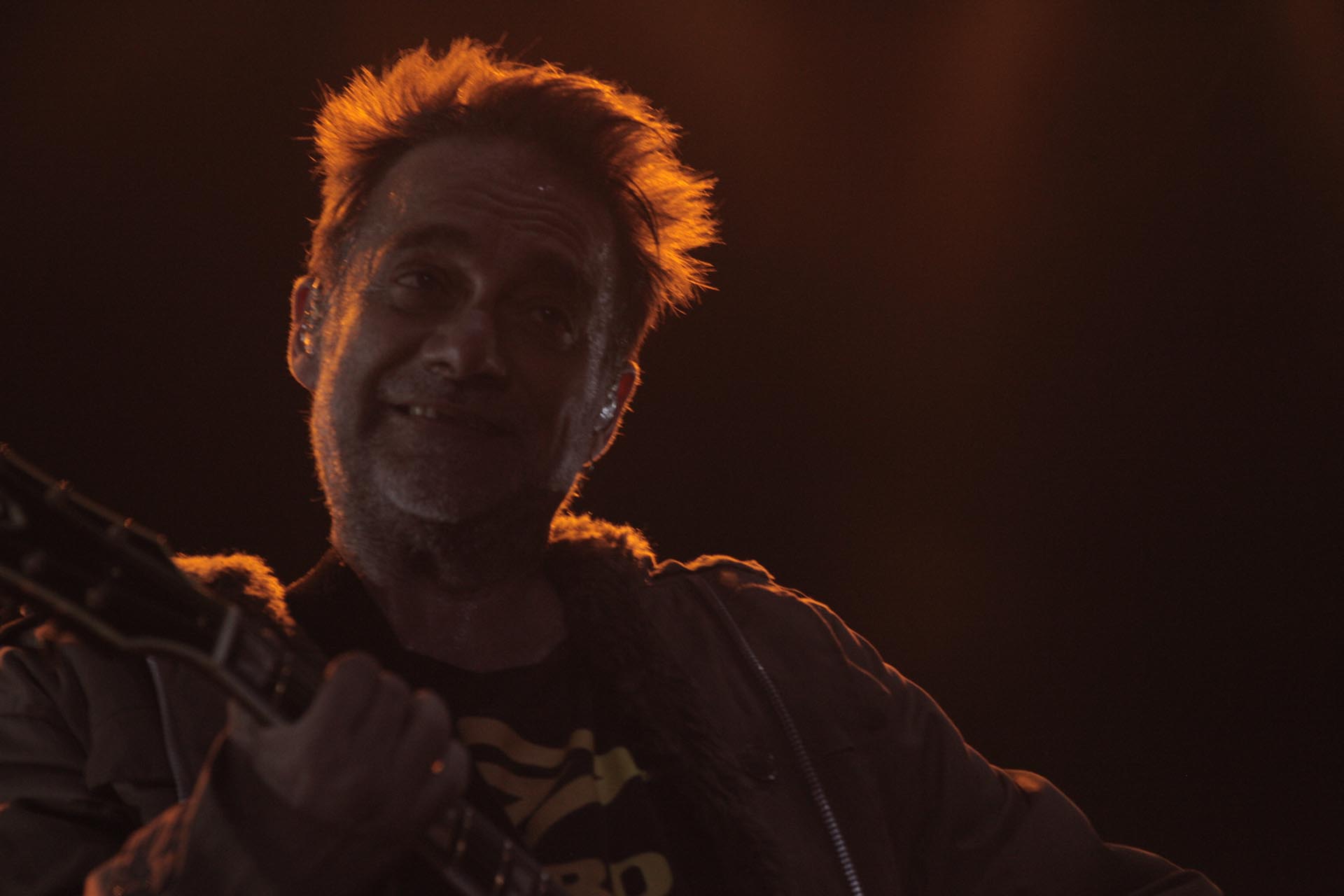Para el cierre, Vicentico se guardó dos canciones de Los Fabulosos Cadillacs: "Siguiendo la luna" y "Vasos vacíos", interpretadas solo con su guitarra