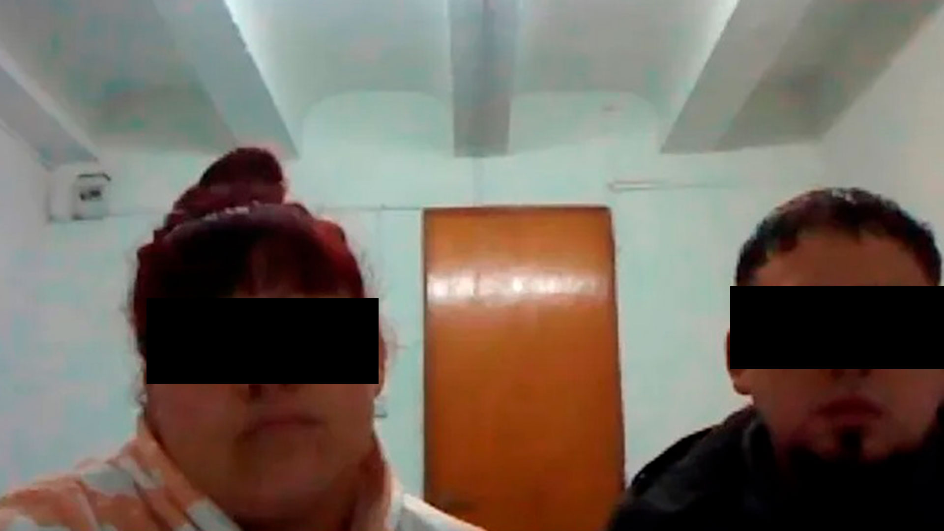 Muñoz y su pareja en una de las audiencias previas al juicio oral 
