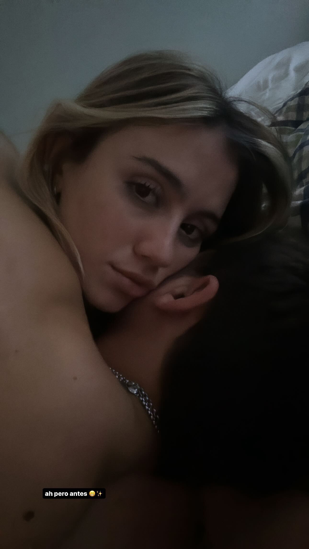 La romántica foto que subieron Morena Beltrán y Lucas Blondel en la previa  al Boca-Racing - Infobae