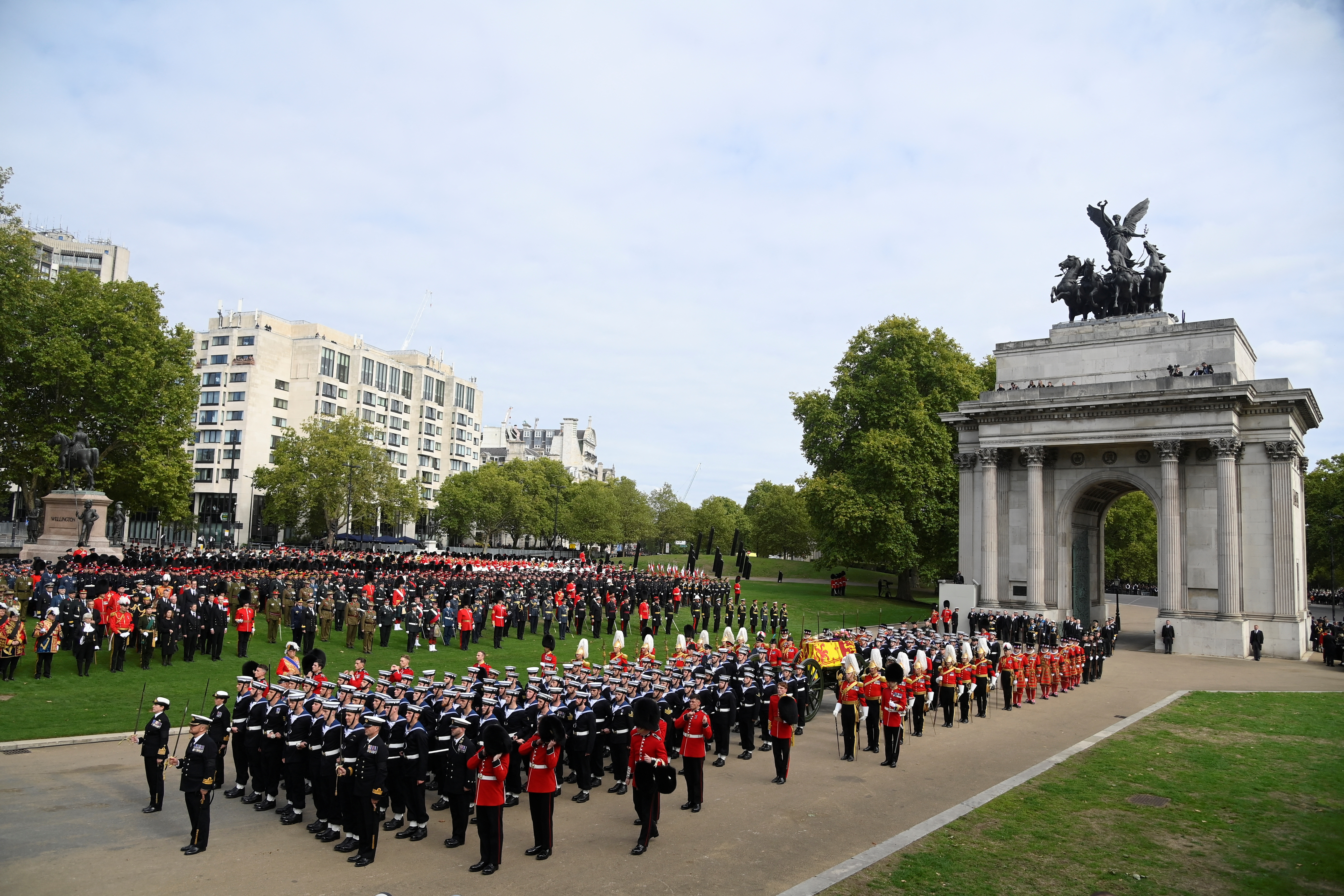 La procesión en el Arco de Wellington (Reuters)