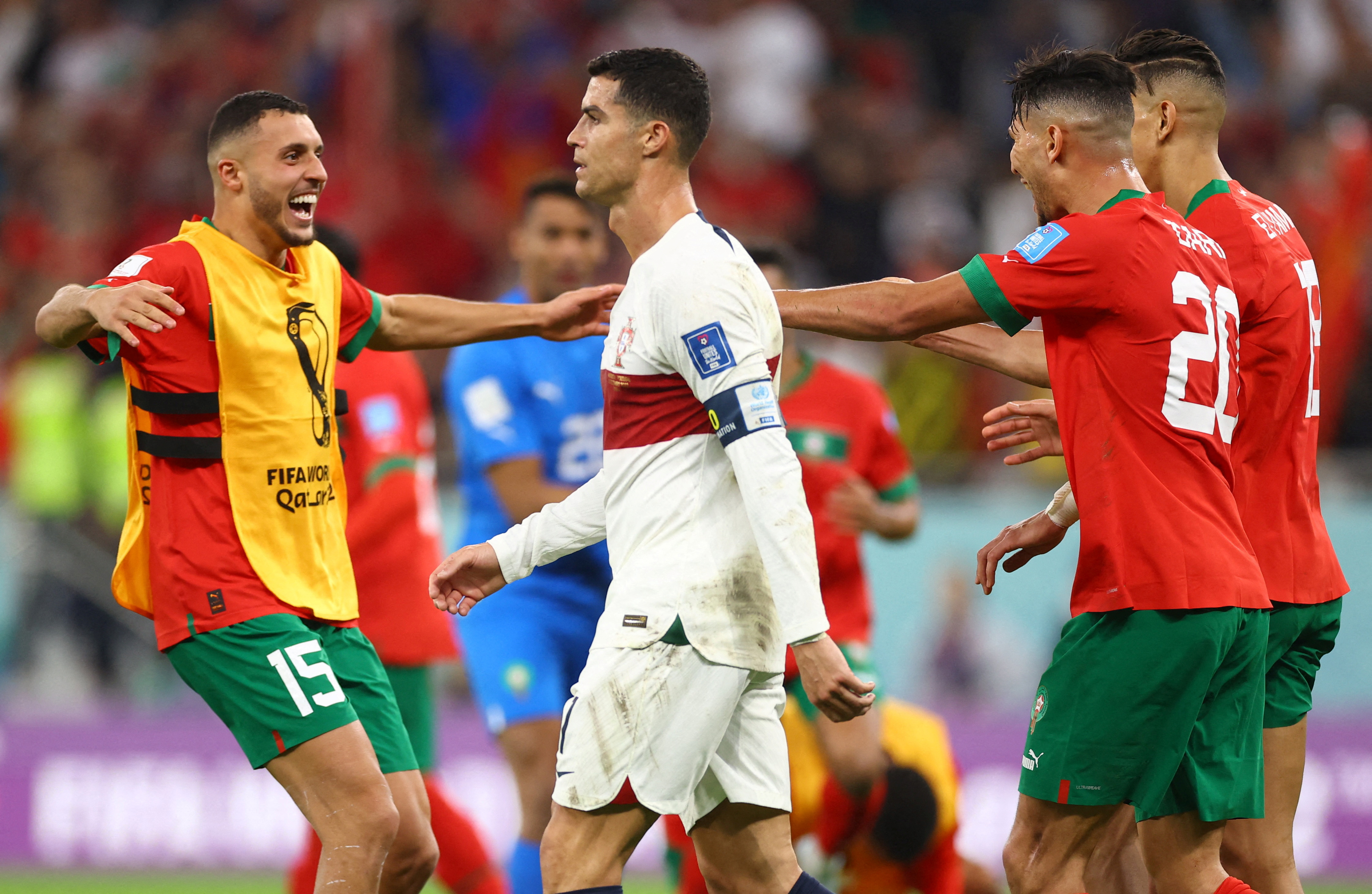 Cristiano Ronaldo vai imediatamente ao vestiário após derrota de Portugal (Foto: Reuters/Carl Recine)