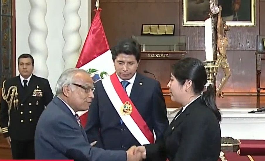 Saludo de Aníbal Torres a Betssy Chávez
