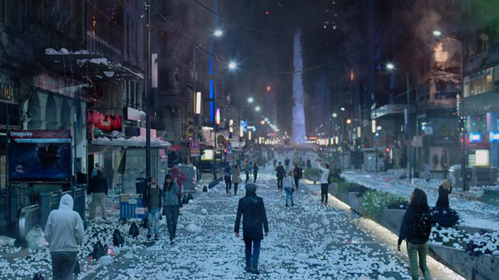 La escena que muestra la Avenida Corrientes con el obelisco de fondo, afectada por el granizo (Netflix)
