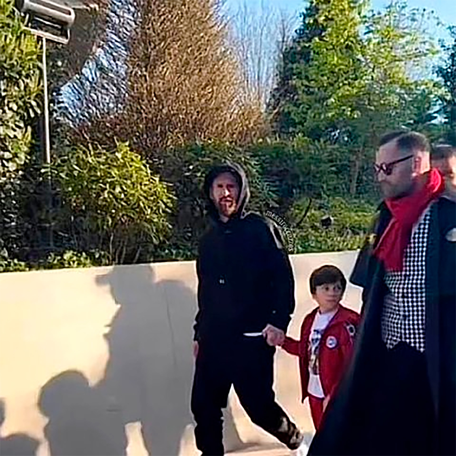 Messi junto a su hijo Mateo en Disney de París (@Messiroccuzzos)