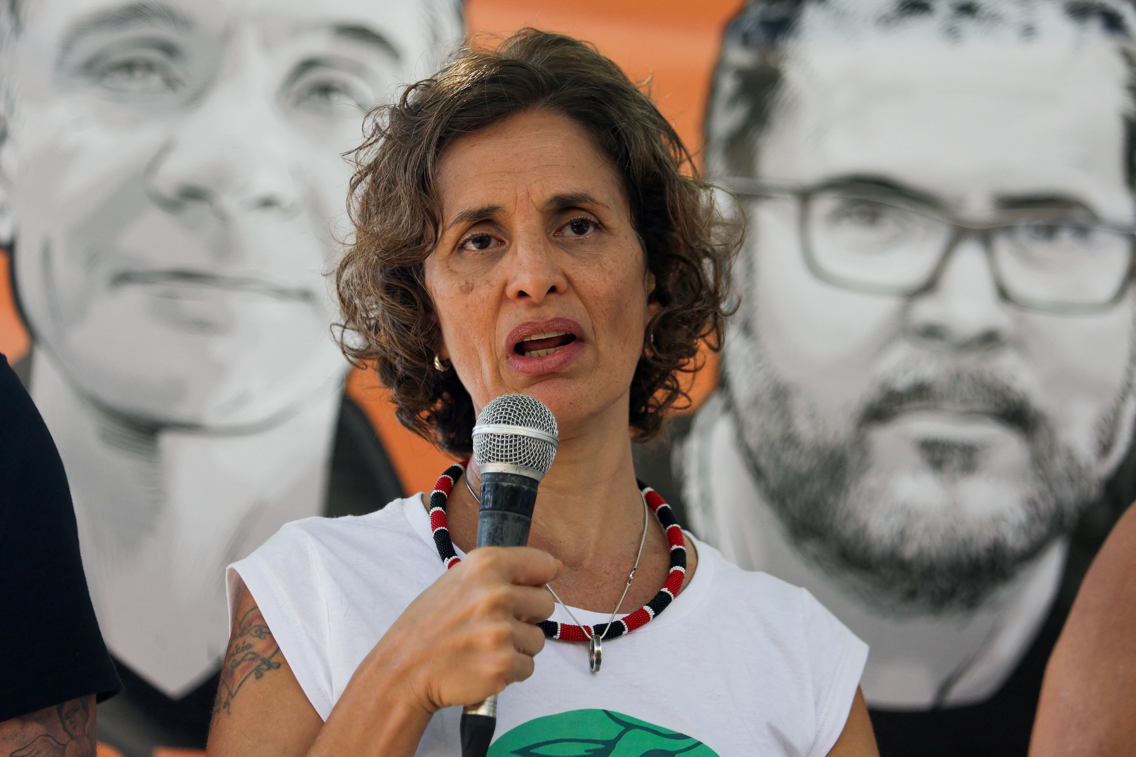 Alessandra Sampaio, widow of British journalist Dom Phillips, speaks during the tribute in Rio de Janeiro (REUTERS / Pilar Olivares)