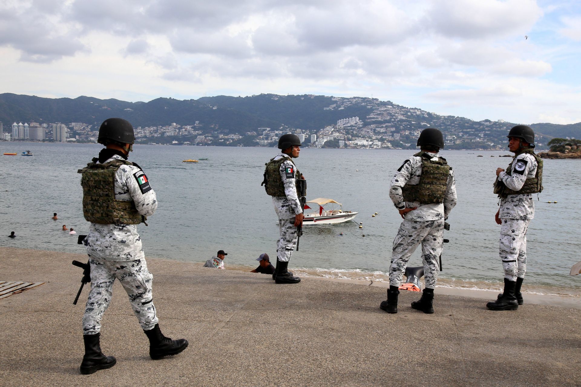 Mandaron refuerzos a Acapulco: ya suman 1,300 los militares que buscan hacerle frente al narco en el puerto 