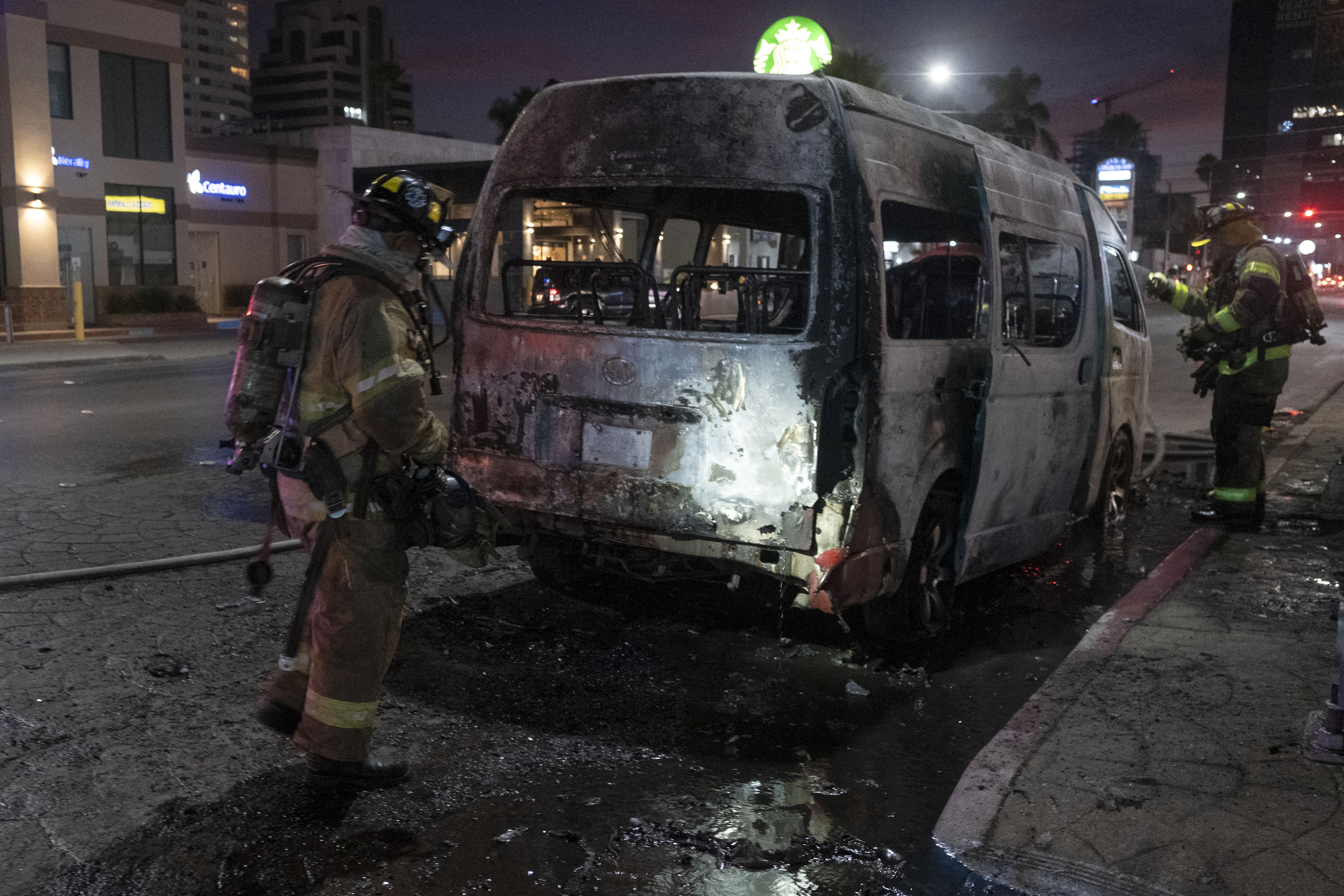 El narco quemó vehículos (Foto: Cuartoscuro)