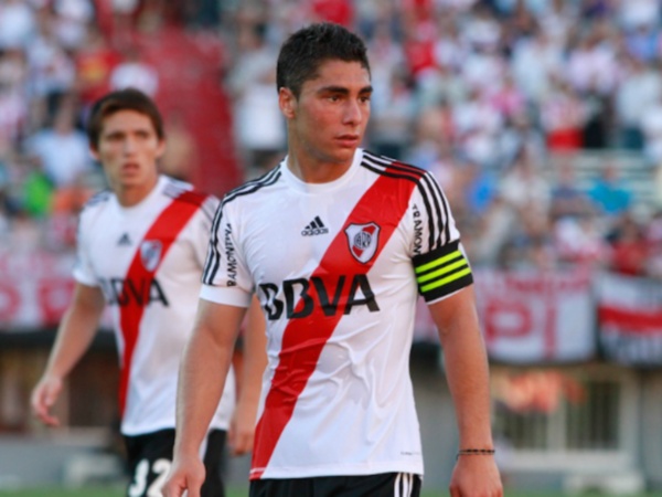 Cirigliano With River Plate Shirt And Captain'S Ribbon