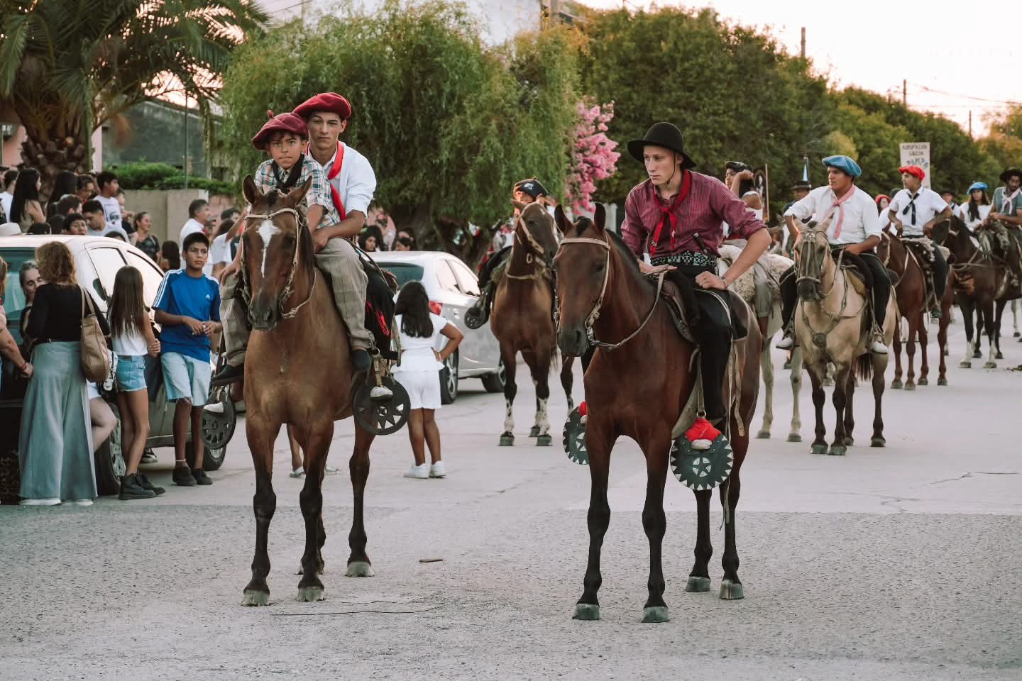 Tienen entre 19 y 23 años y los detuvieron por balear a una mujer para robarle su moto