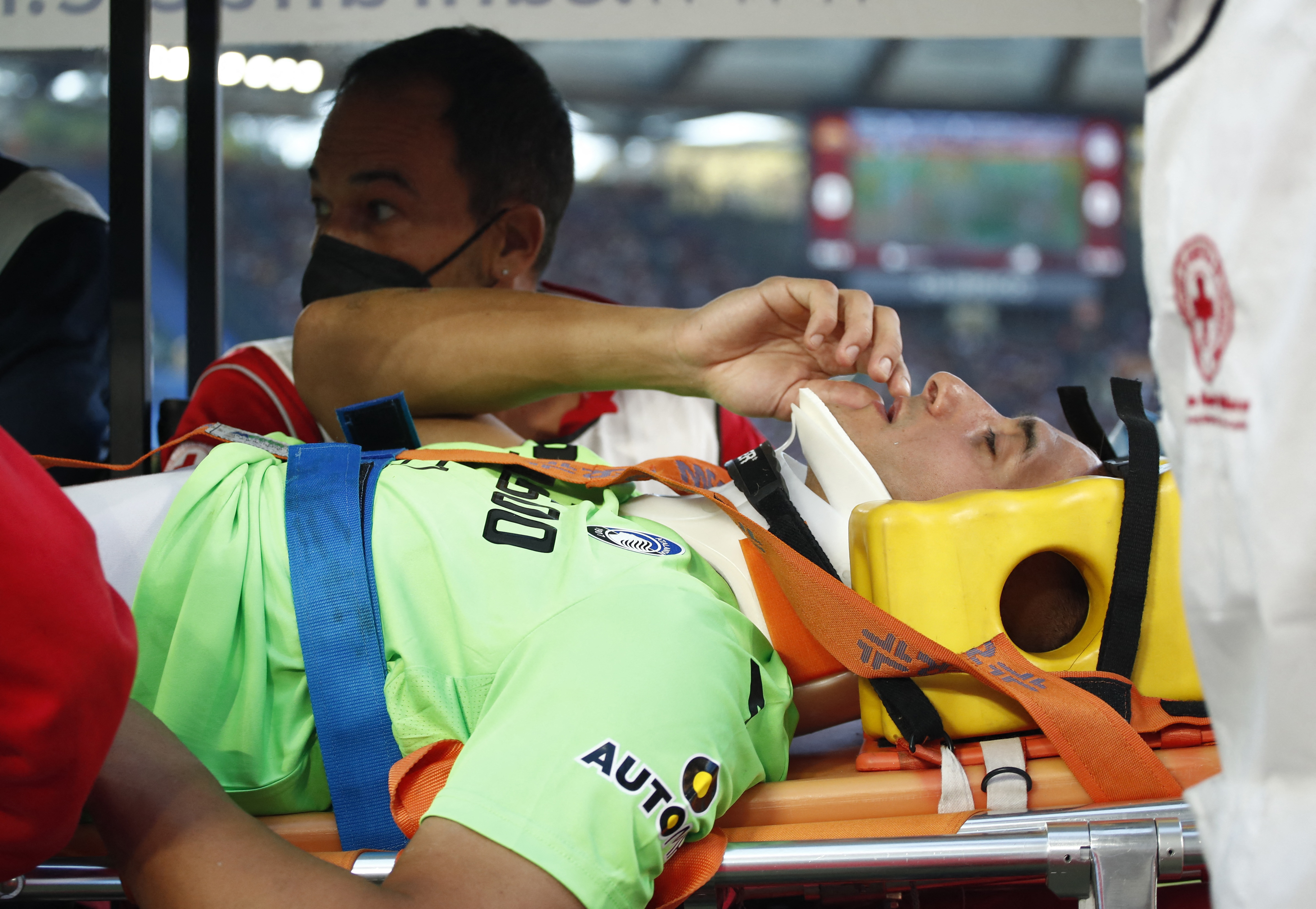 Juan Musso sufrió un duro golpe en Italia, se fracturó el pómulo y deberá ser operado