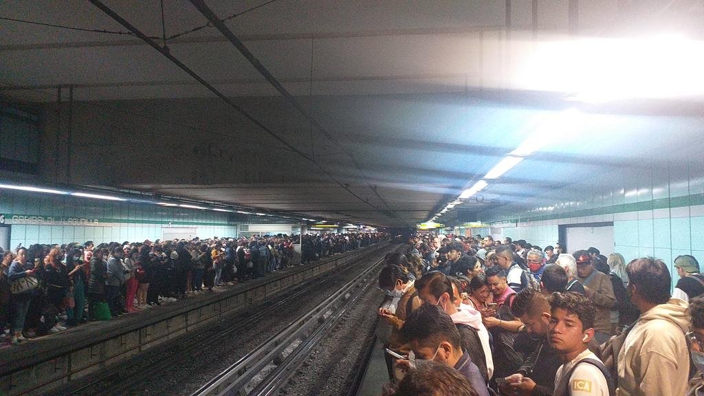 Metro CDMX hoy: apagón y lluvias generaron retrasos en la circulación