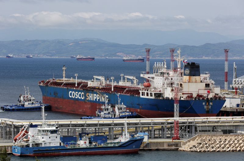 Un buque petrolero propiedad de la empresa china COSCO Shipping en la terminal de crudo de Kozmino de Najodka, Rusia (REUTERS/Tatiana Meel)